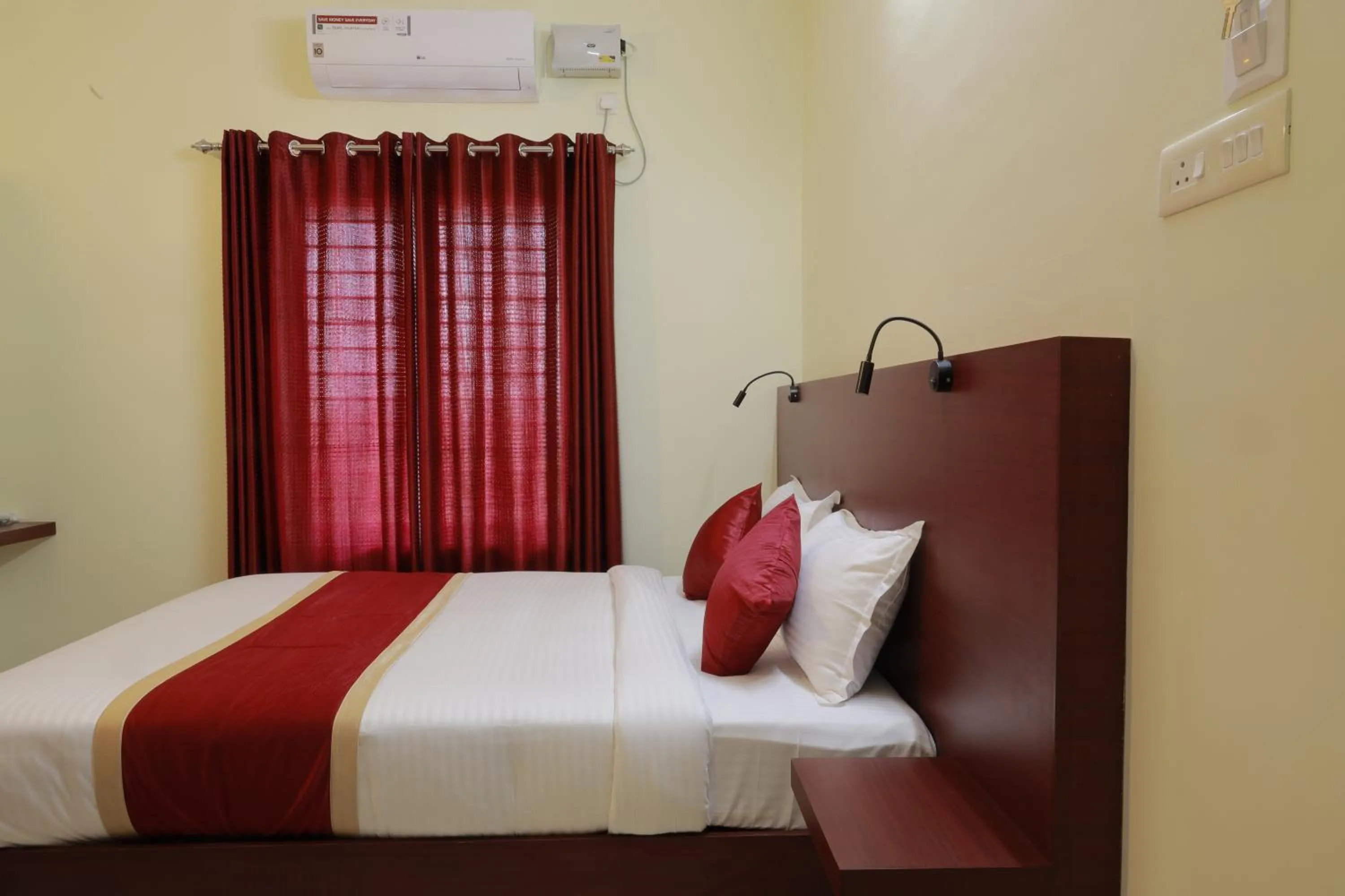 Bed in BLUEWAY RESIDENCY BUSINESS BOUTIQUE HOTEL