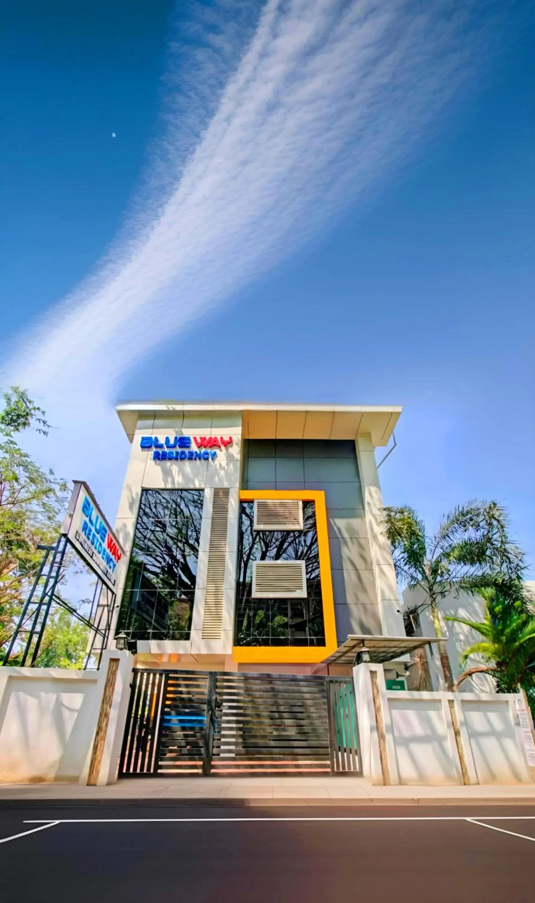 Property building in BLUEWAY RESIDENCY BUSINESS BOUTIQUE HOTEL