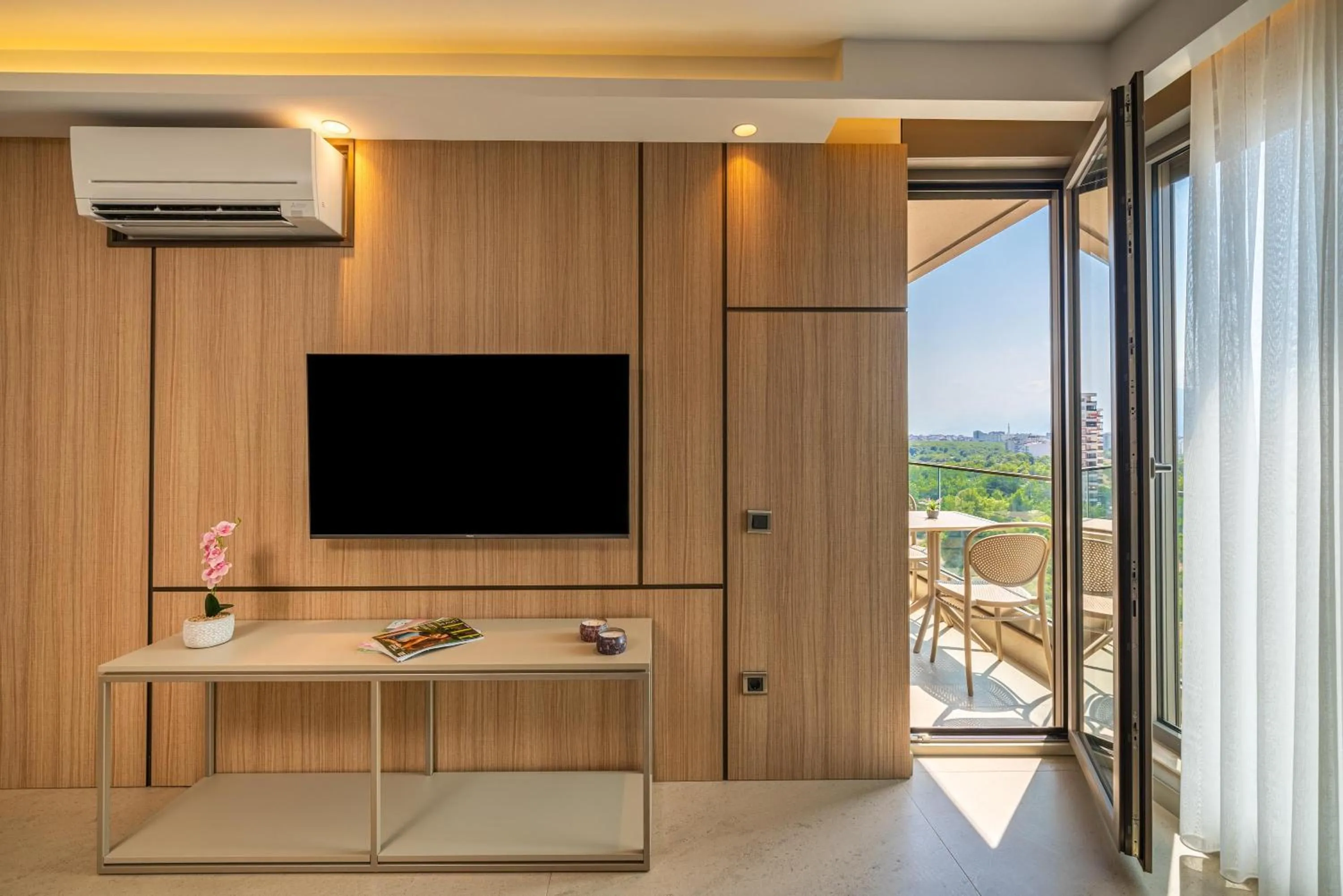 TV and multimedia in Casamax Suites