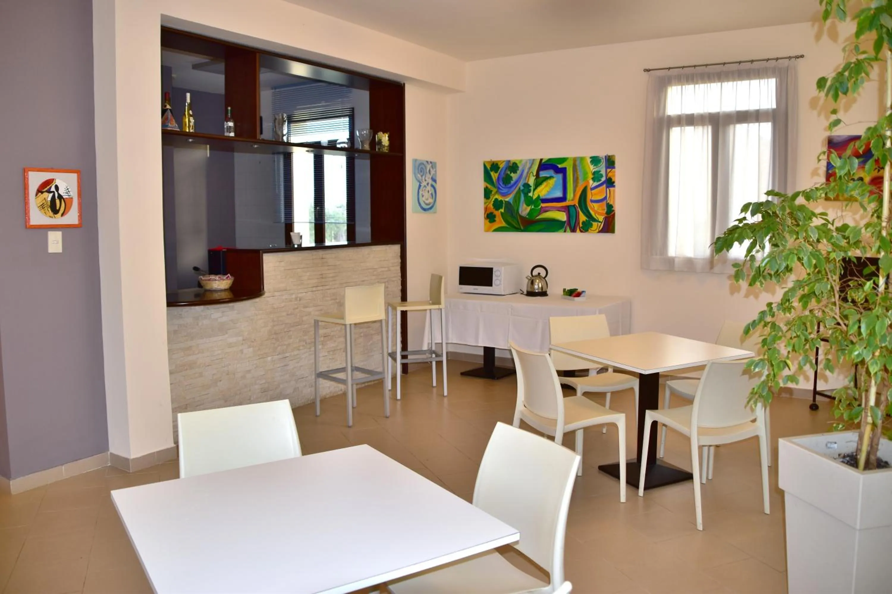 Restaurant/places to eat in Kikki Village