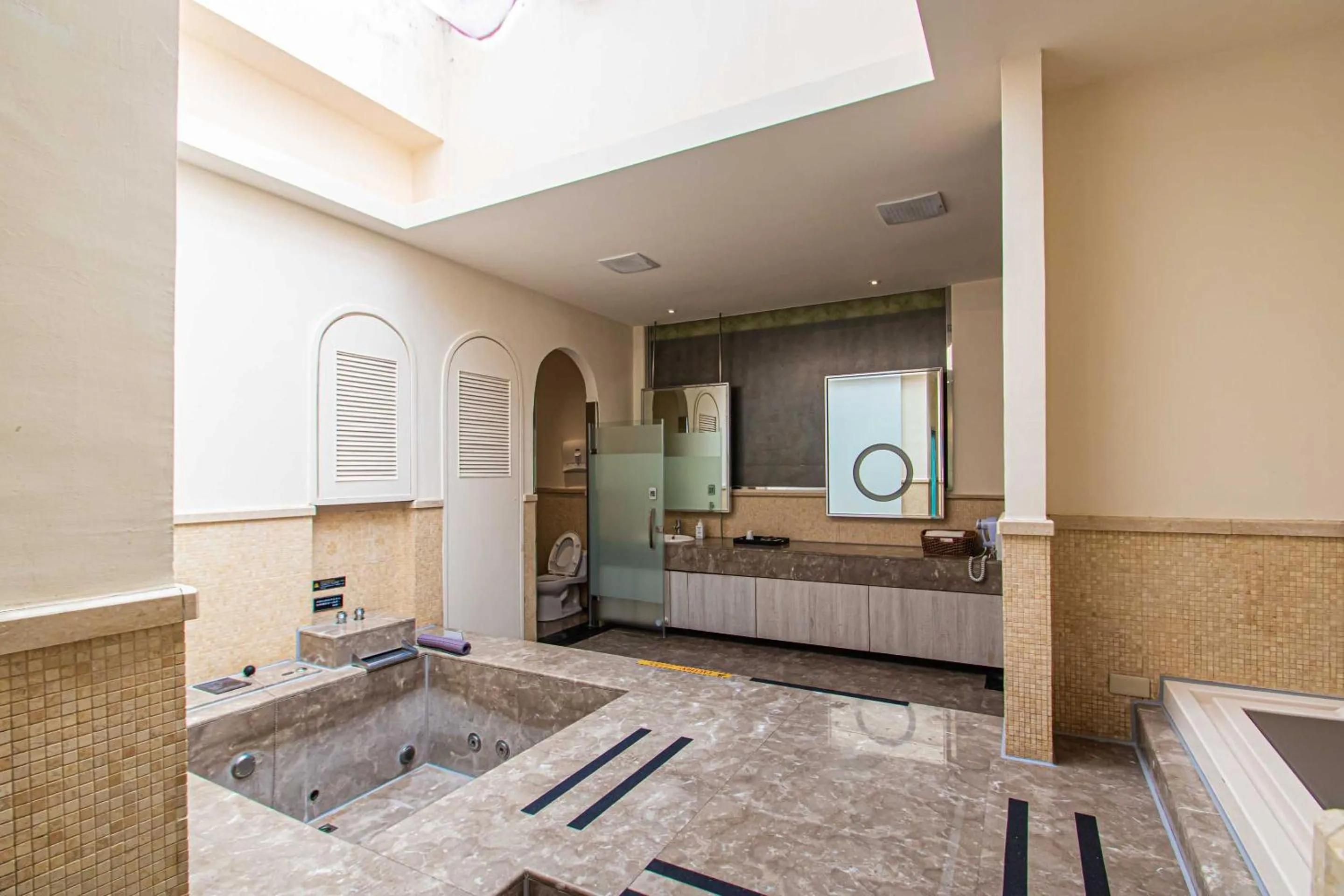 Hot Tub in Six Star Motel-Zhongli