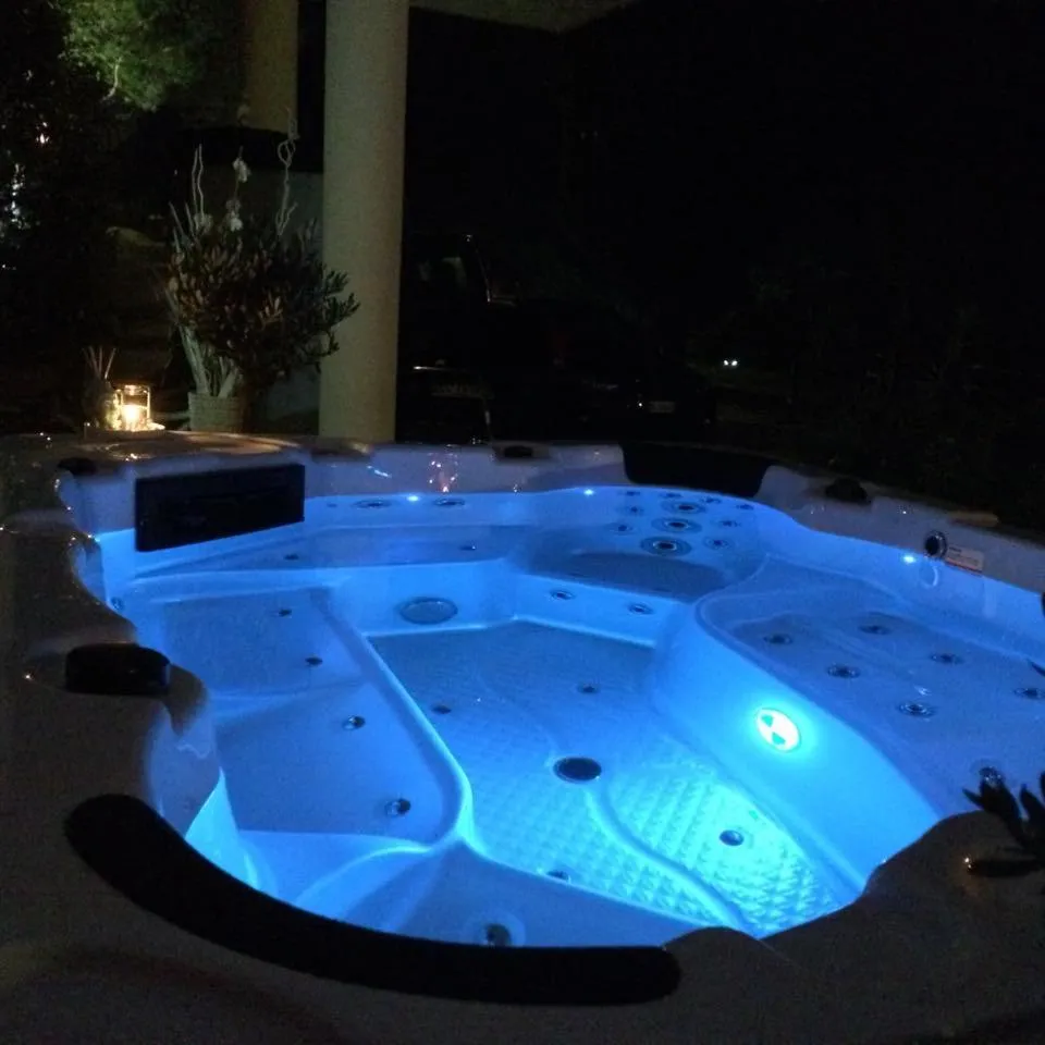 Hot Tub in Residence Villa degli Ulivi