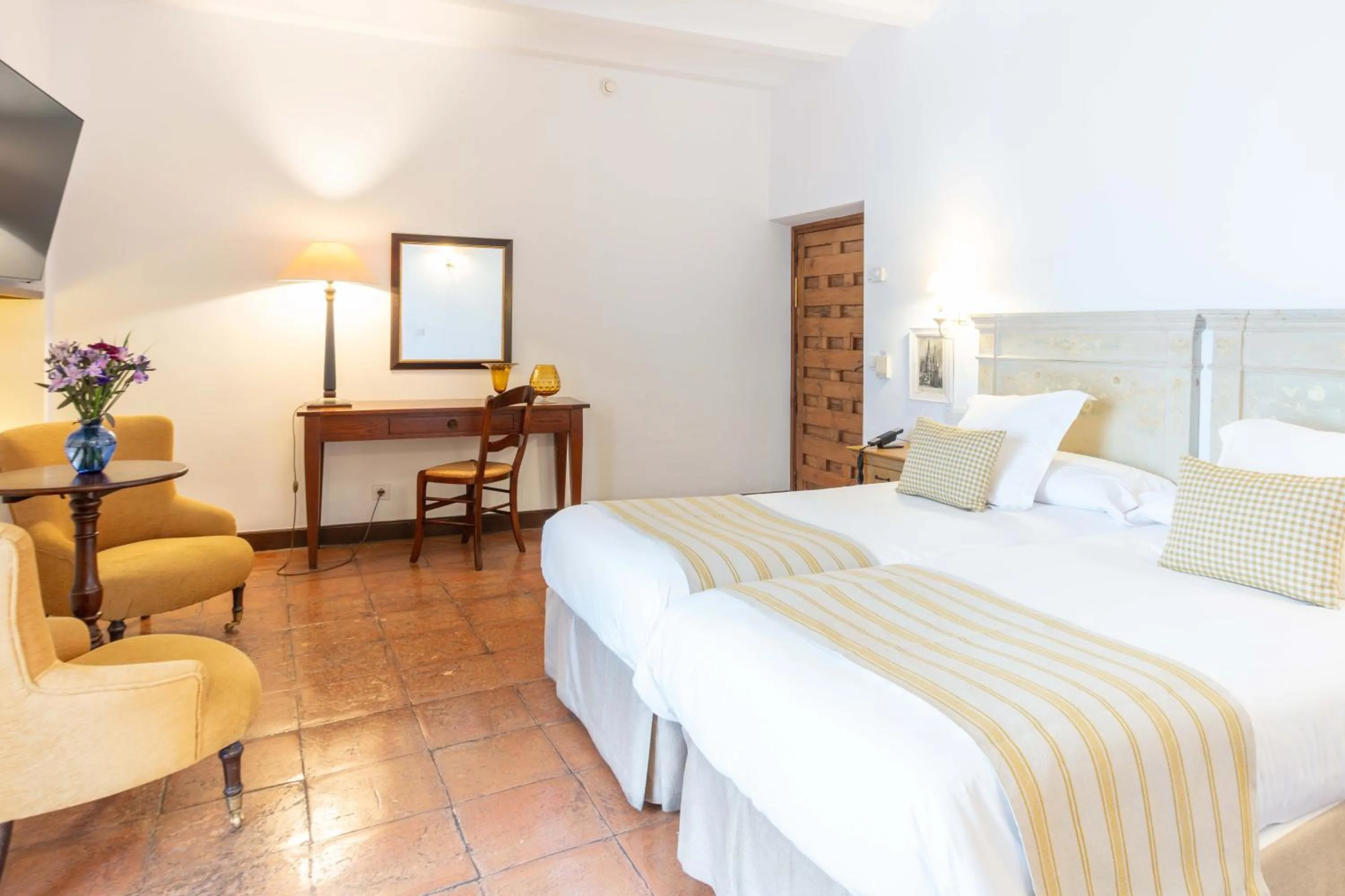 Bed in Hotel Puerta de la Luna