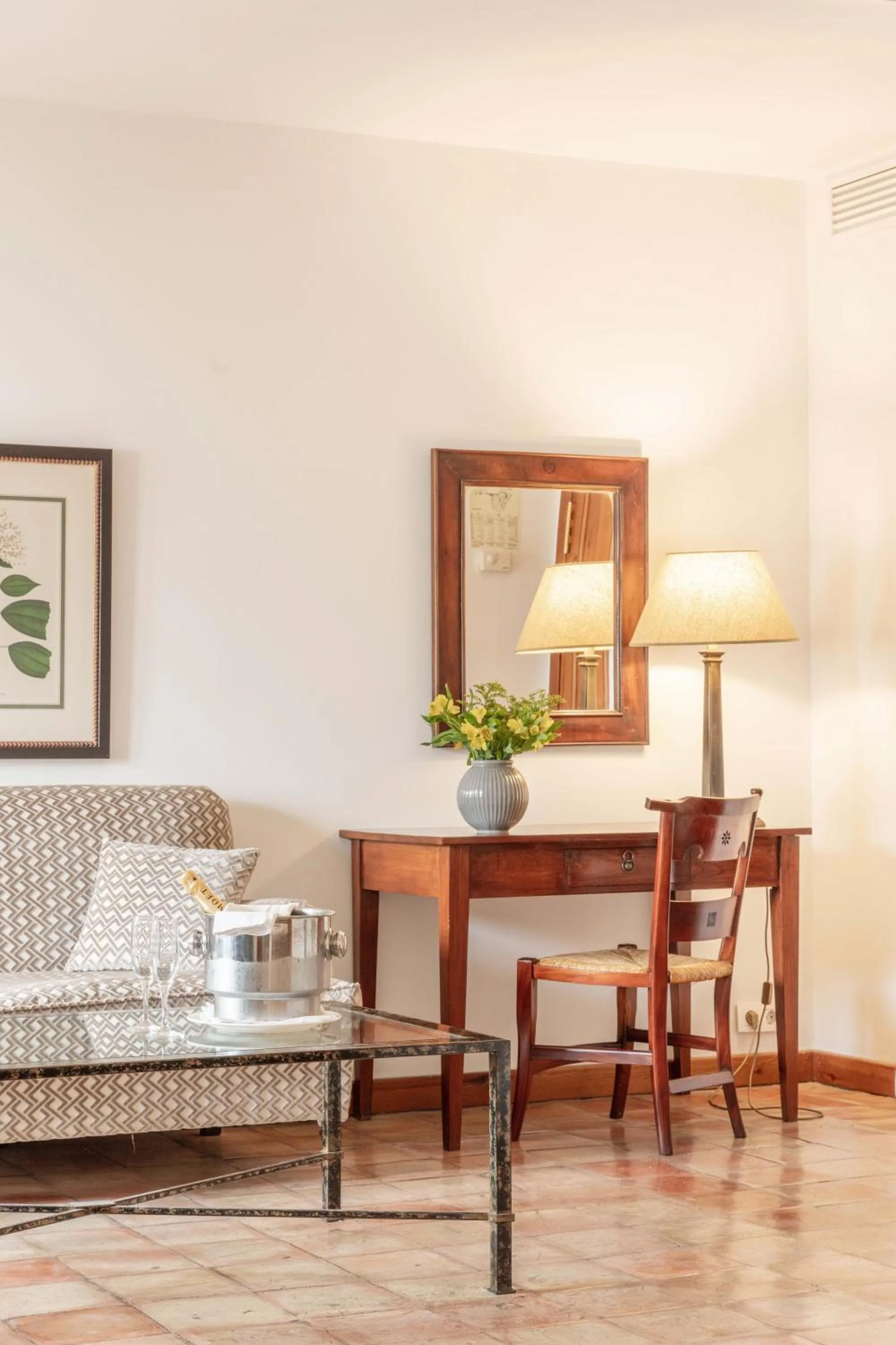 Living room in Hotel Puerta de la Luna