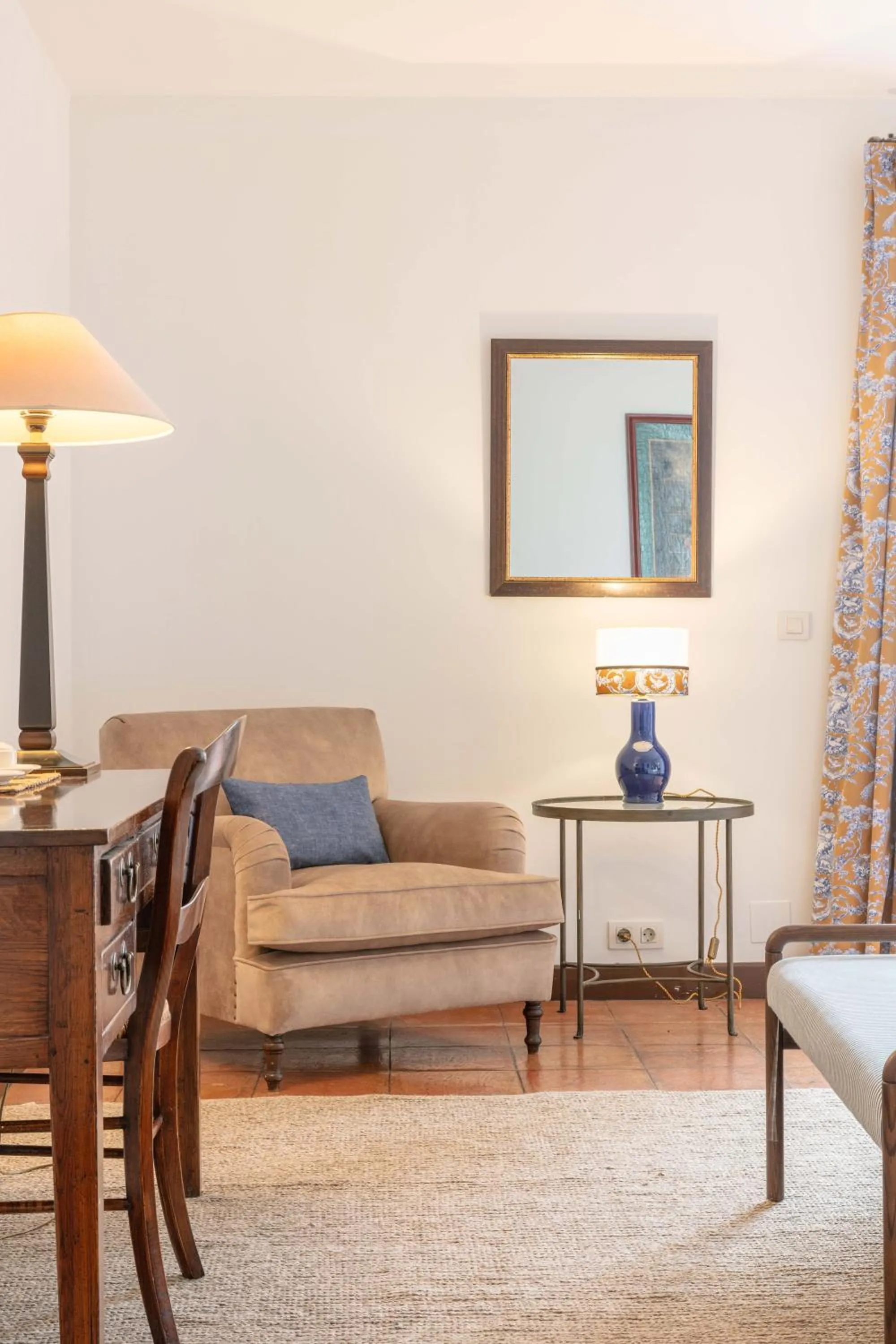 Living room in Hotel Puerta de la Luna