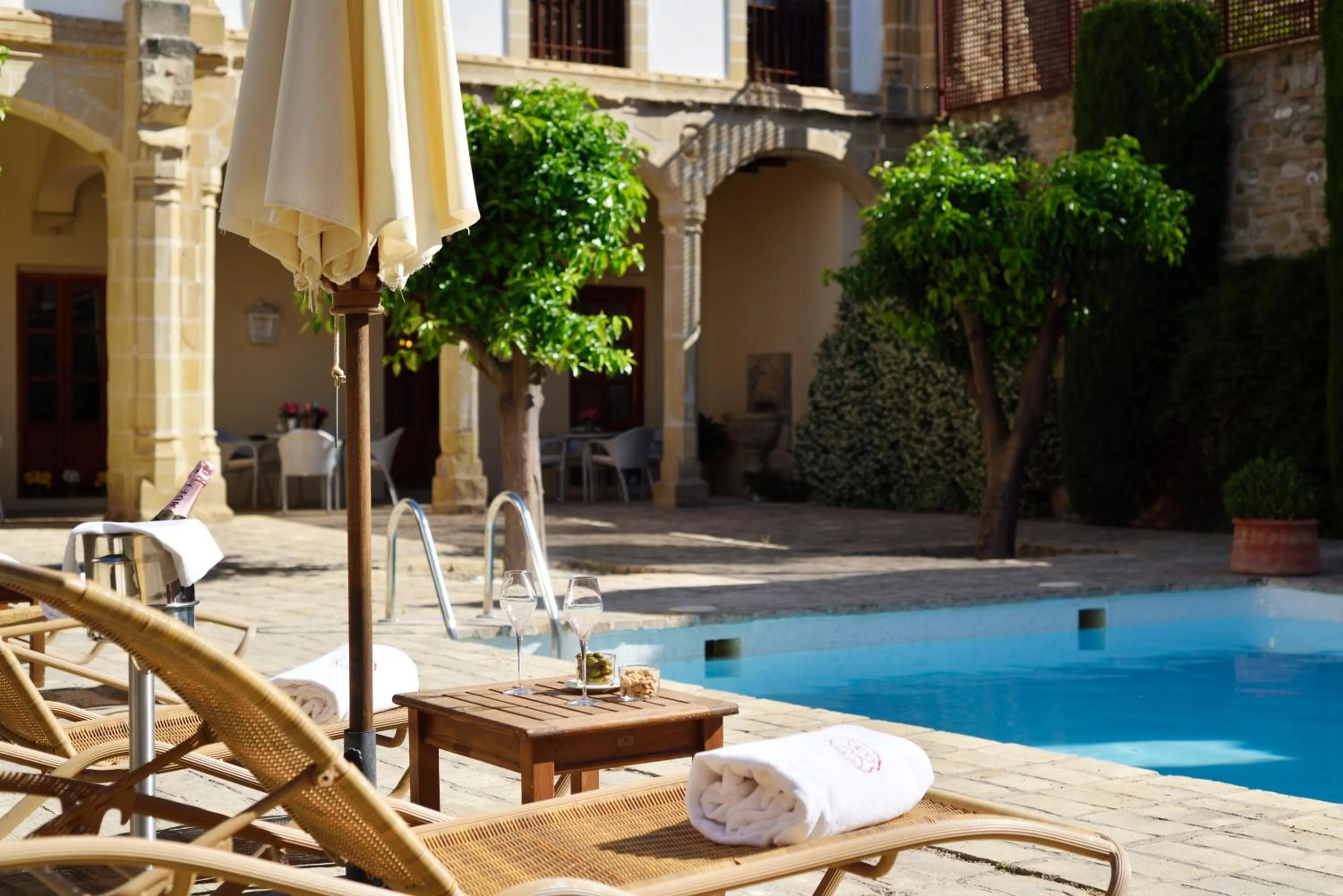 Patio in Hotel Puerta de la Luna