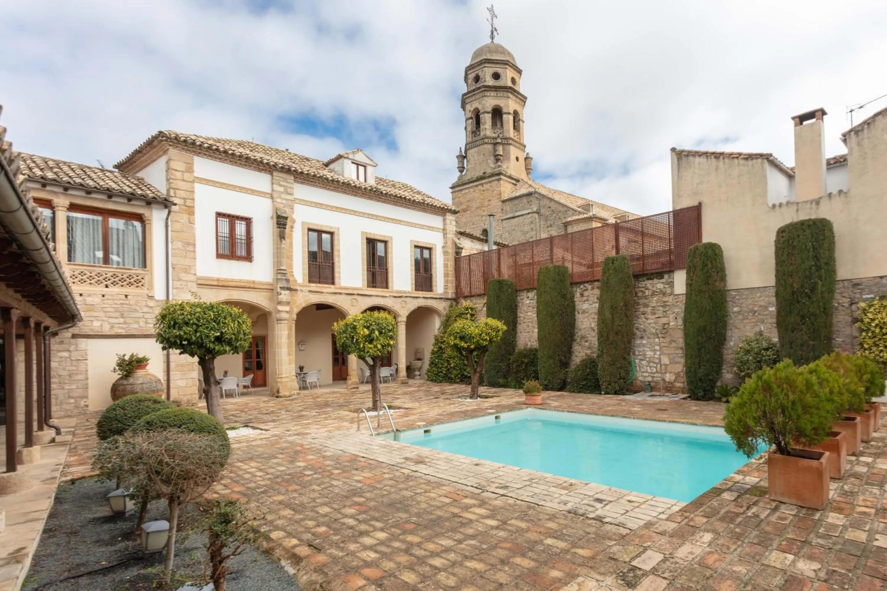 Property building in Hotel Puerta de la Luna