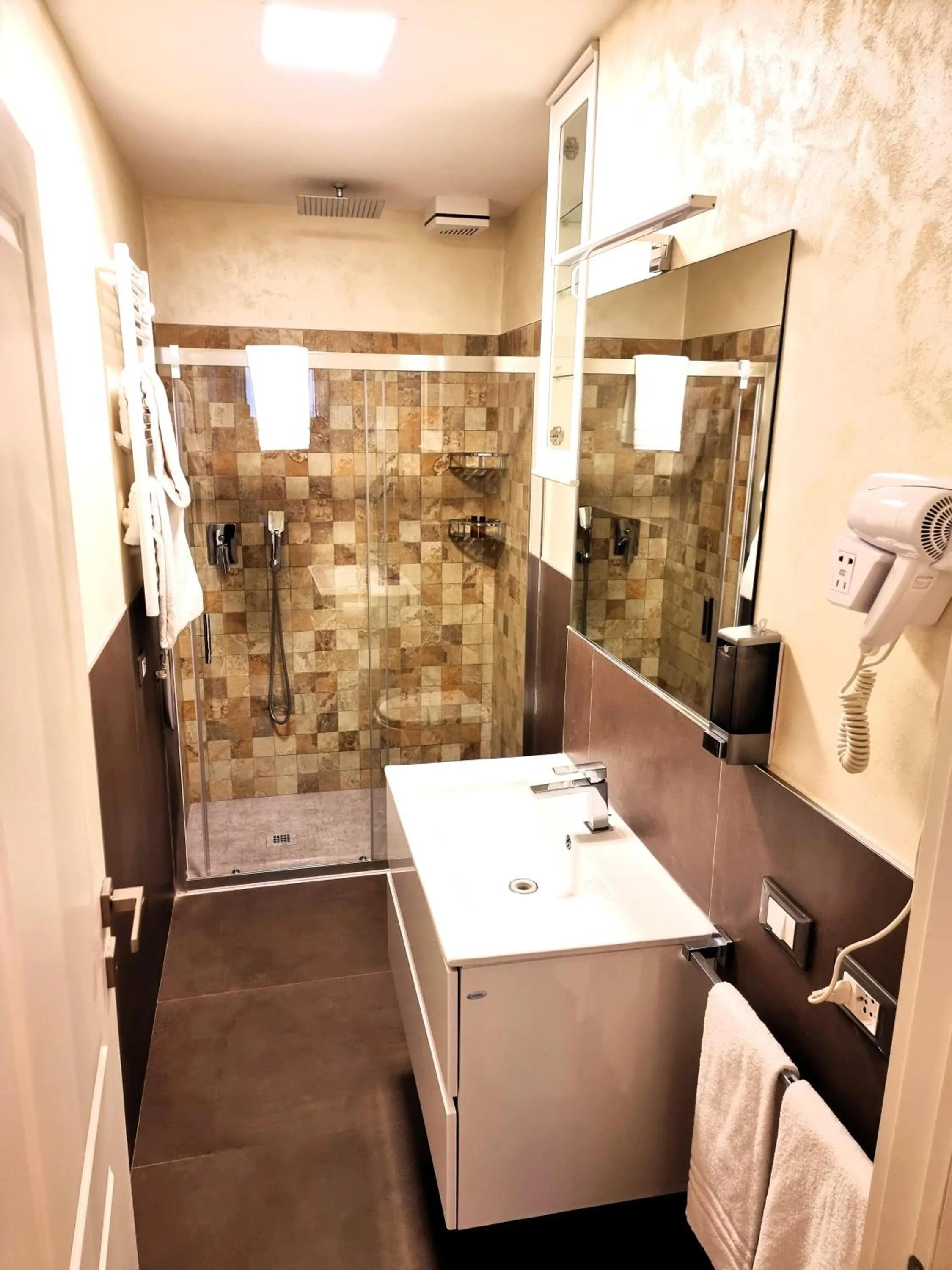 Shower in Marco's Way