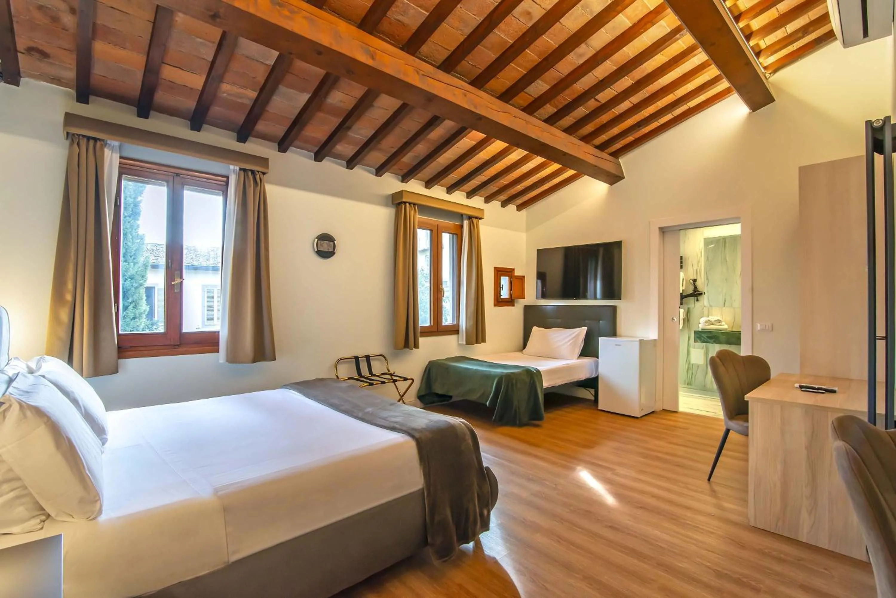 Photo of the whole room, Bed in Marco's Way