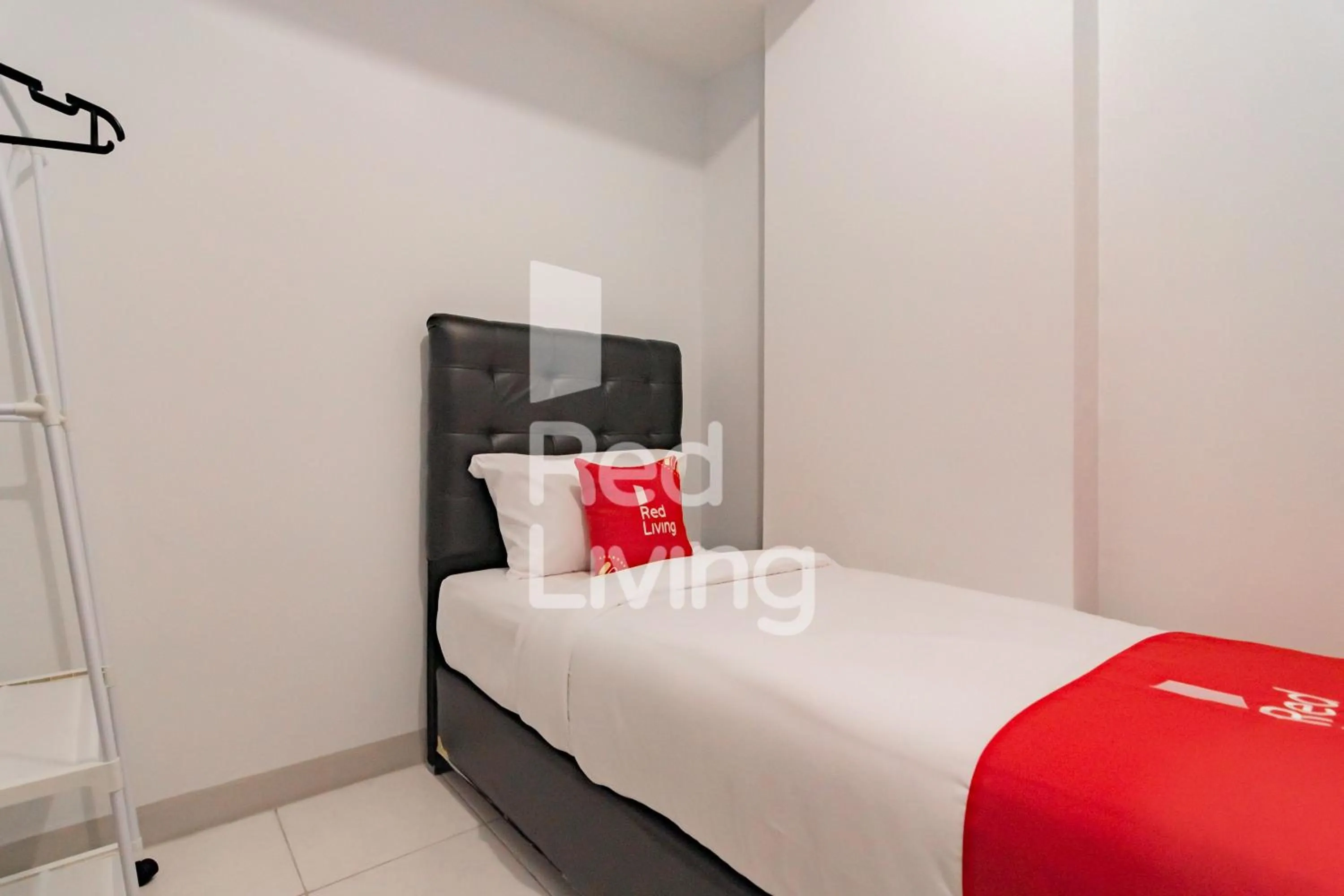 Bedroom, Bed in RedLiving Apartemen Mekarwangi Square - M Express