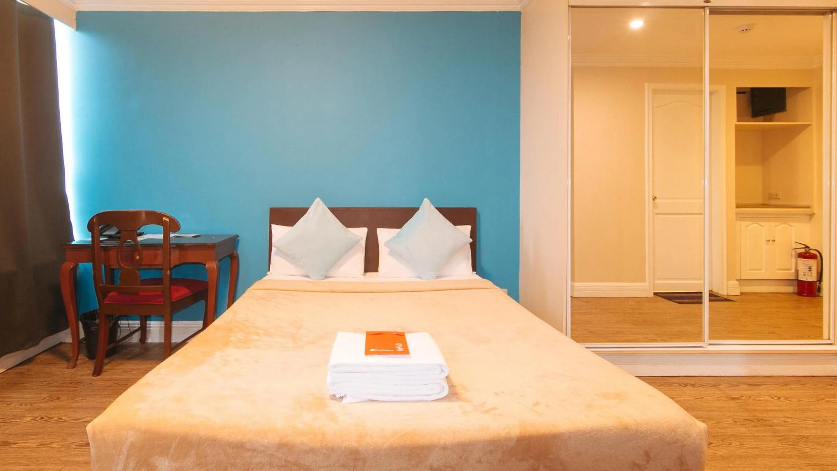 Bed in RedDoorz @ Manila Airport Hotel