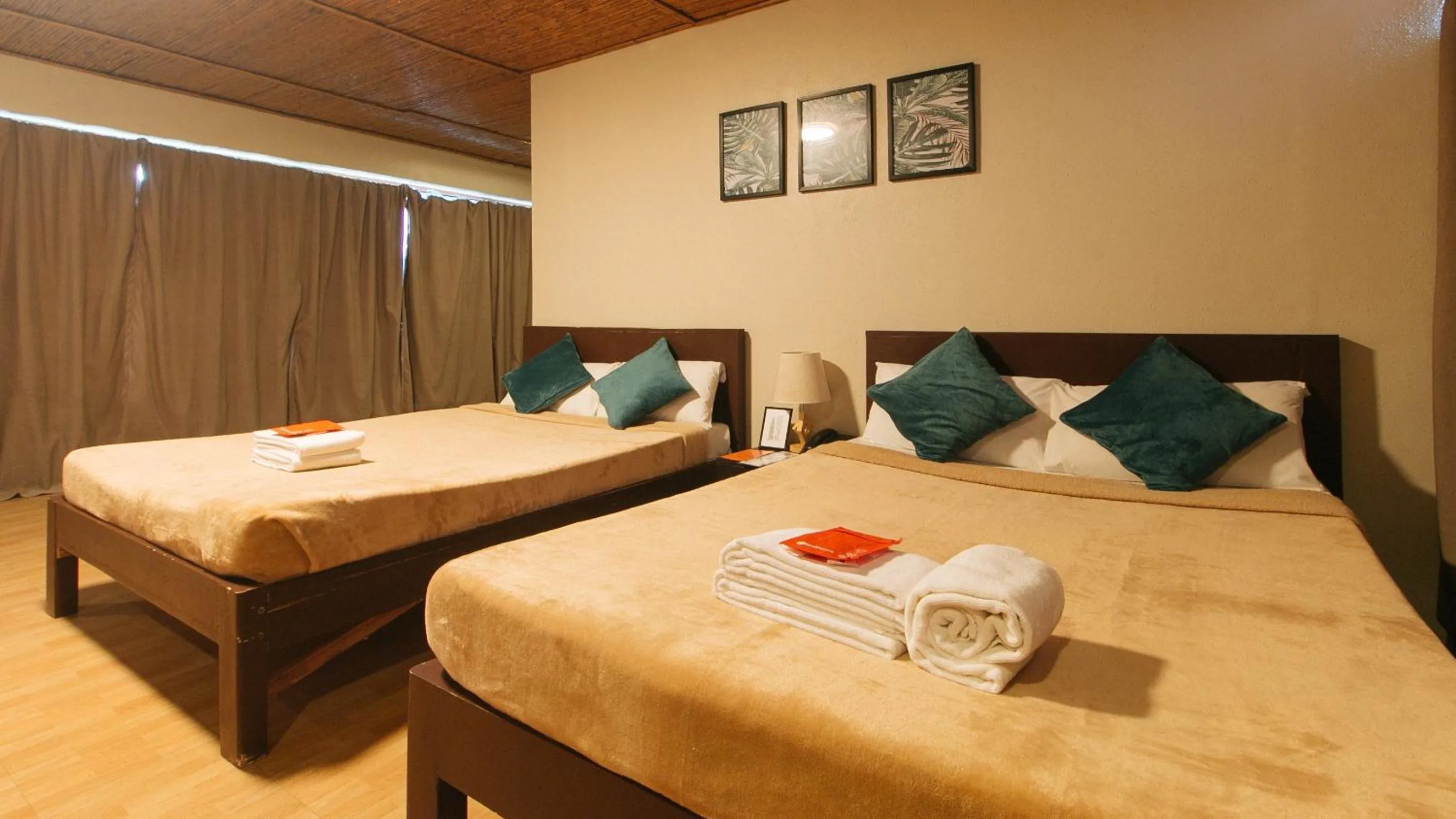 Bed in RedDoorz @ Manila Airport Hotel