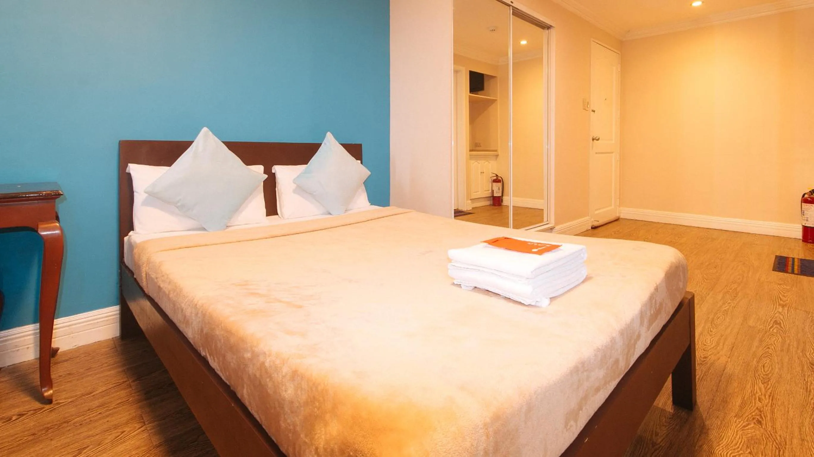 Bed in RedDoorz @ Manila Airport Hotel