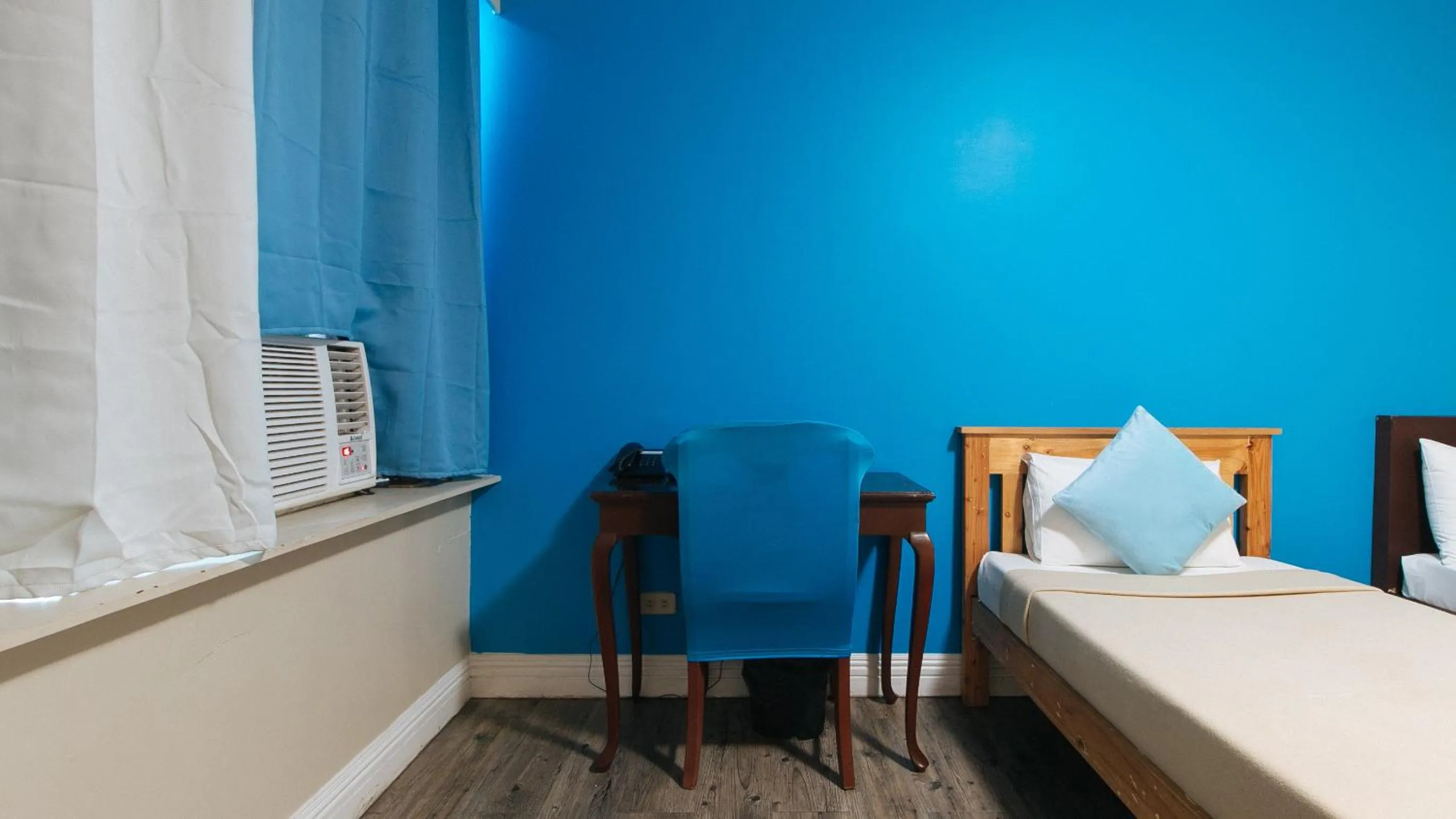 Photo of the whole room in RedDoorz @ Manila Airport Hotel