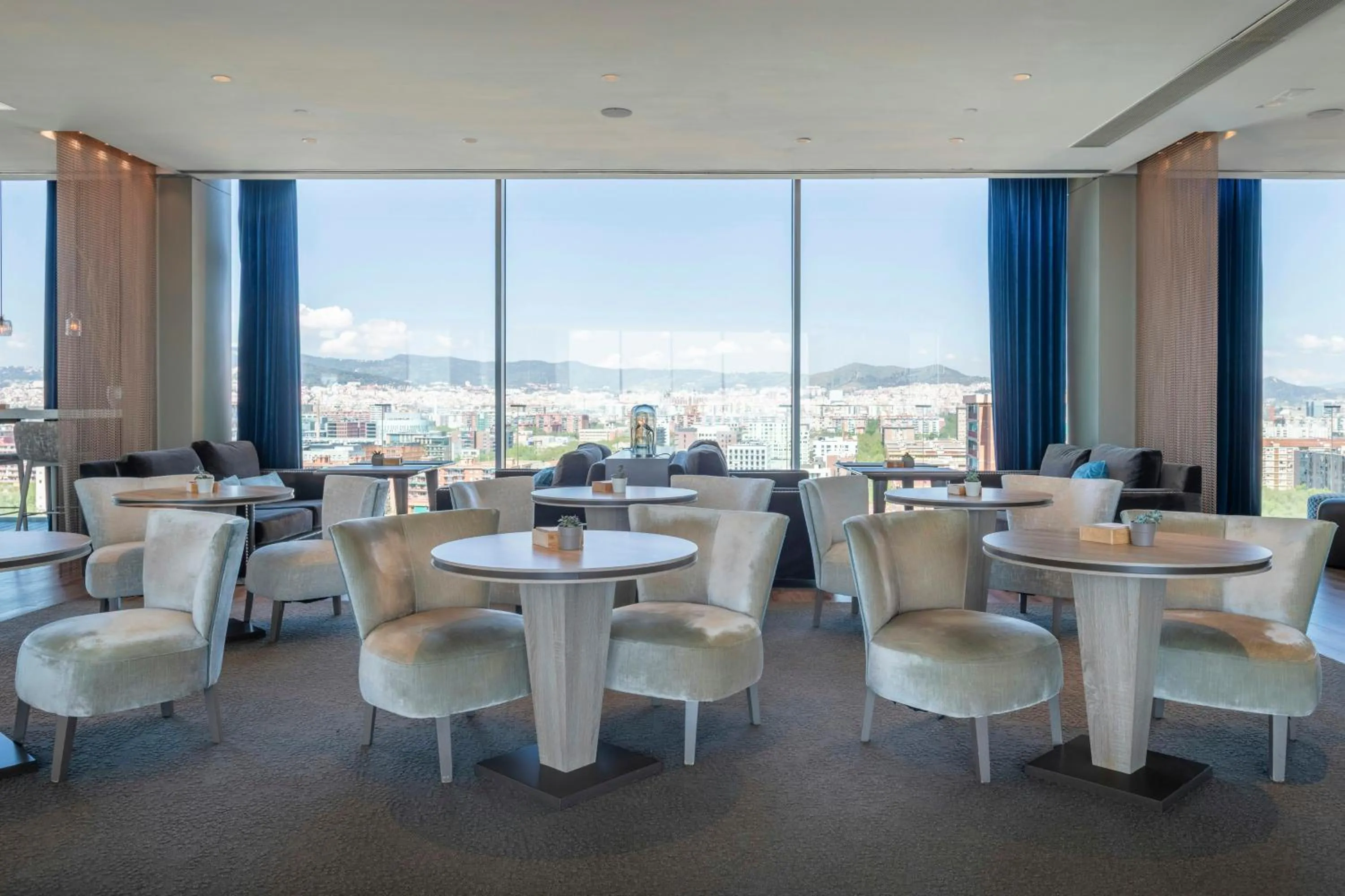 Lounge or bar in Leonardo Royal Hotel Barcelona Forum