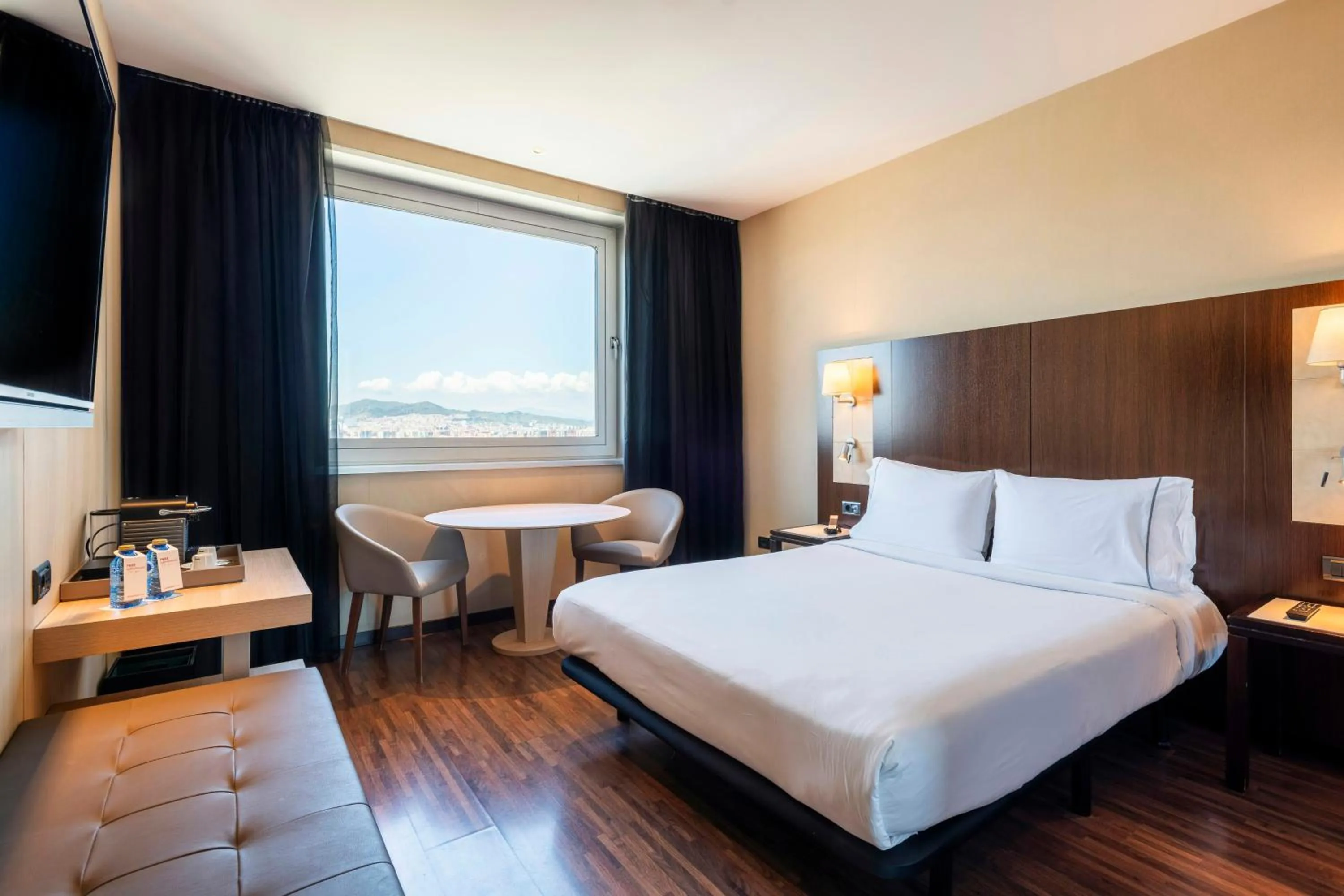 Bedroom, Bed in Leonardo Royal Hotel Barcelona Forum