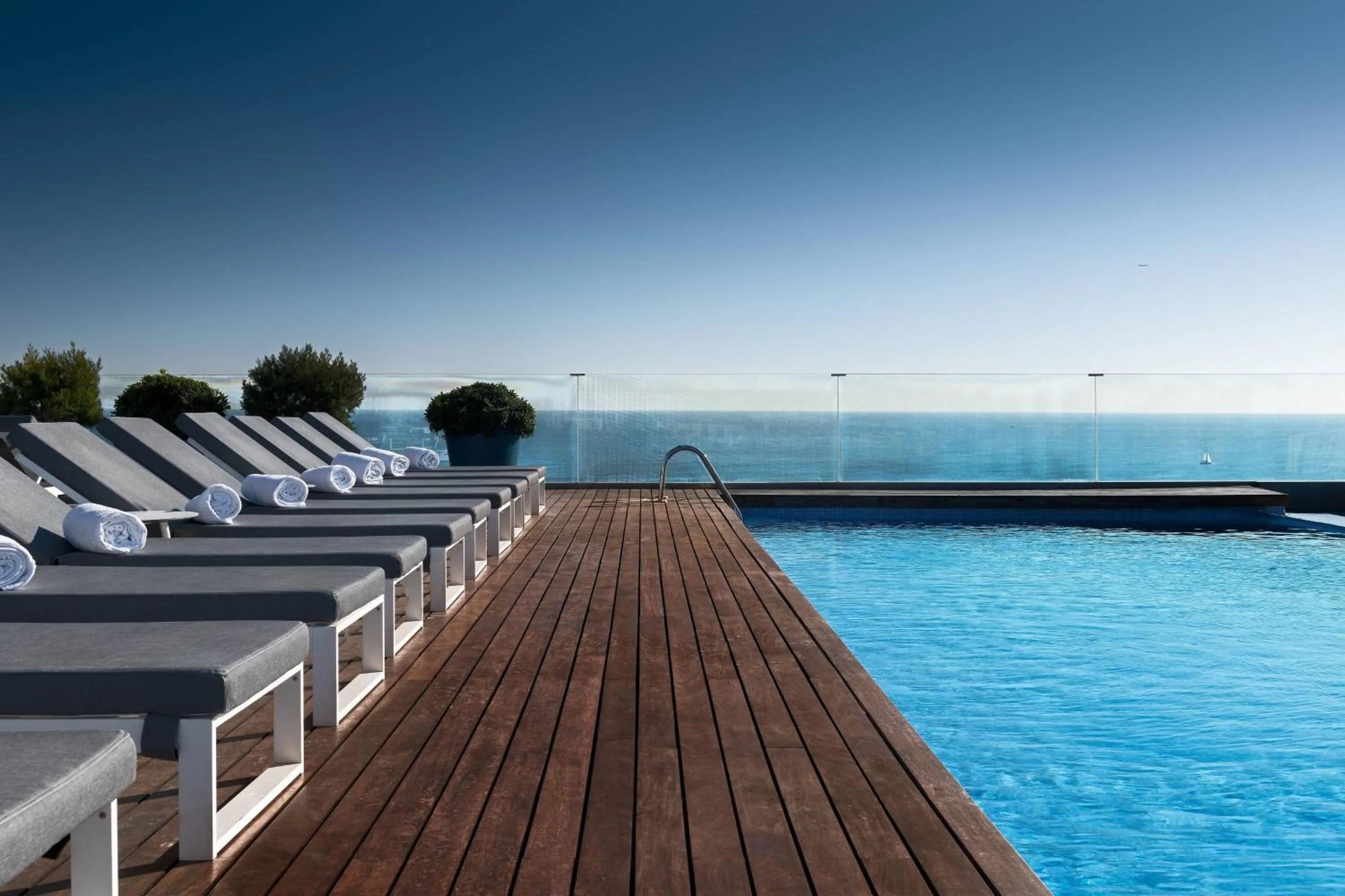 Swimming pool in AC Hotel Barcelona Fórum by Marriott