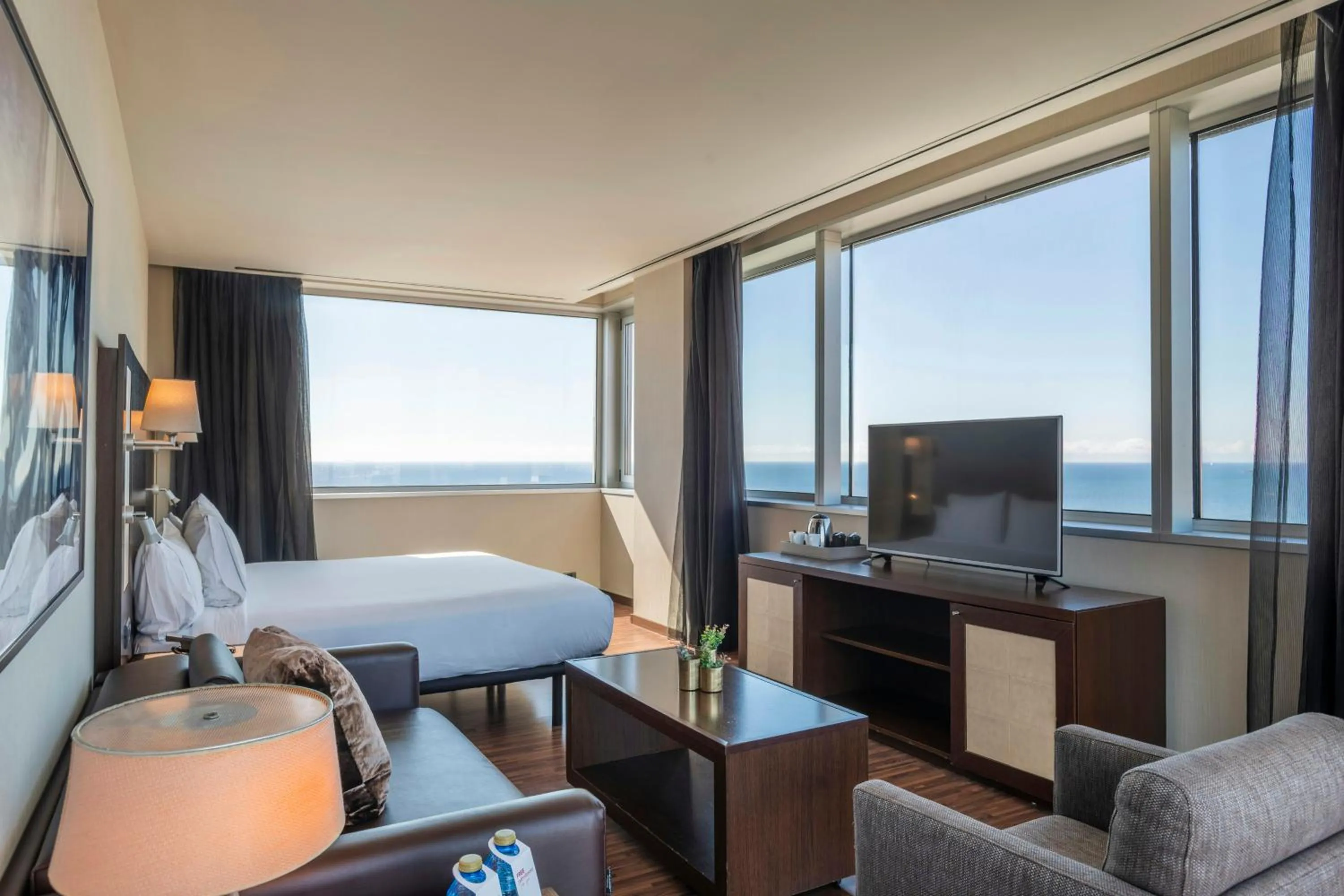 Photo of the whole room in Leonardo Royal Hotel Barcelona Forum