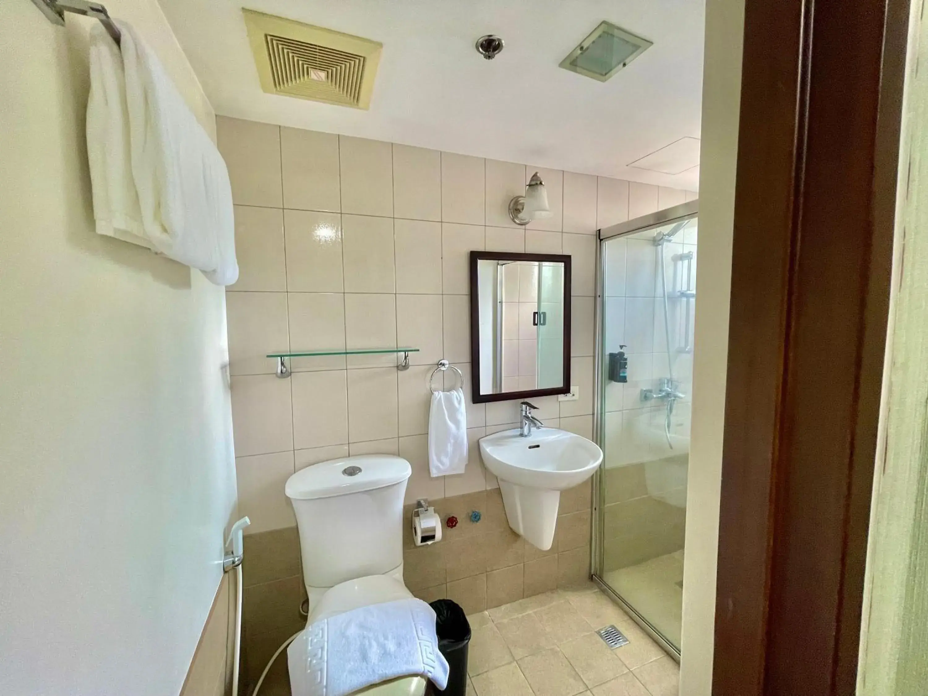 Three-Bedroom Suite in CEO Flats Three-Bedroom Suite in CEO Flats