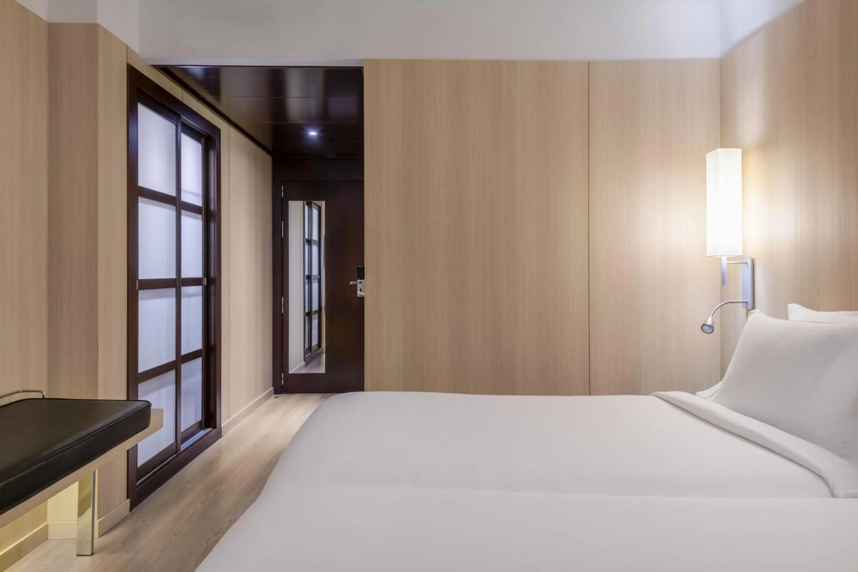 Photo of the whole room, Bed in AC Hotel Córdoba by Marriott