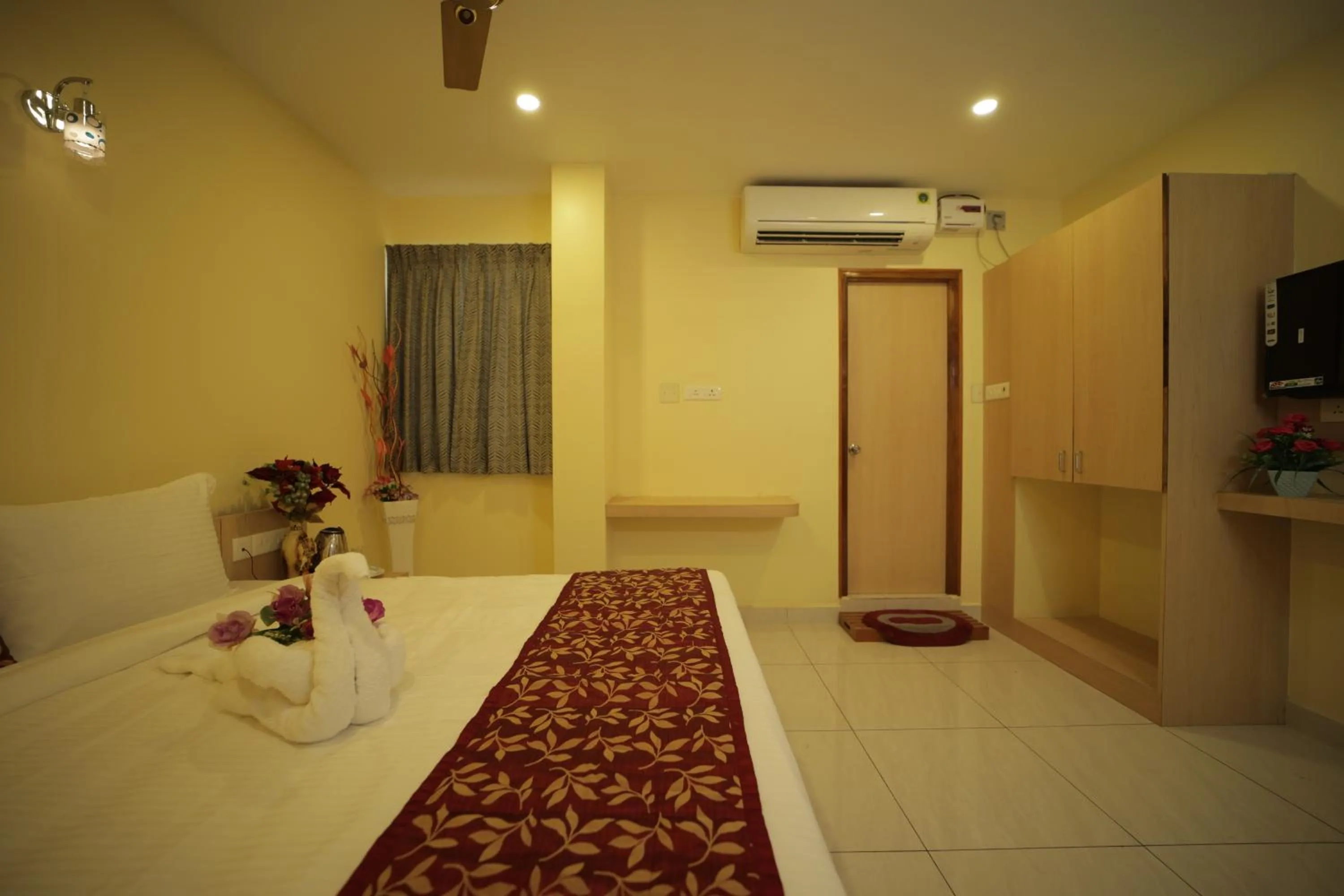air conditioner, Bed in Nadanam Inn