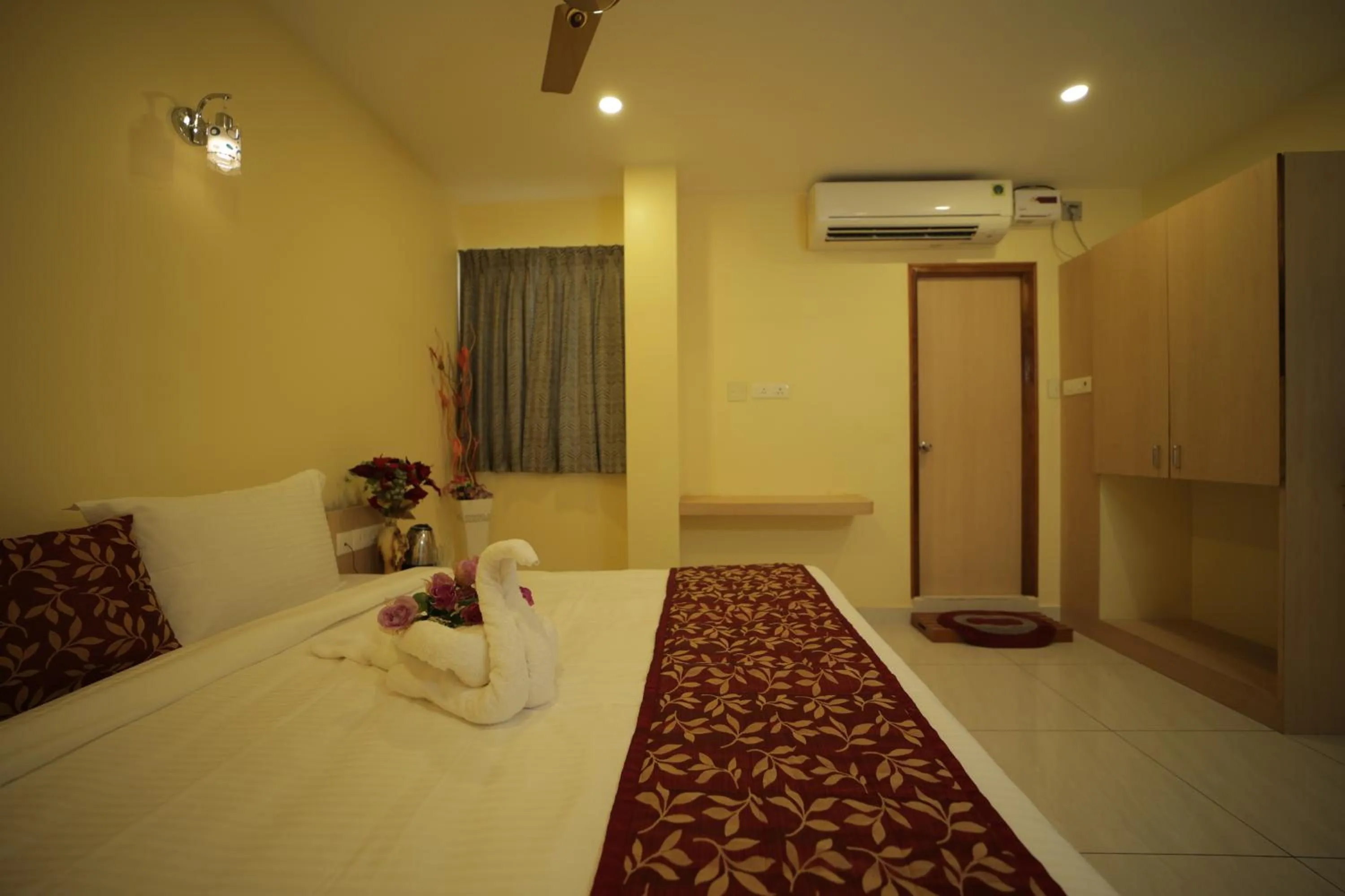 air conditioner, Bed in Nadanam Inn