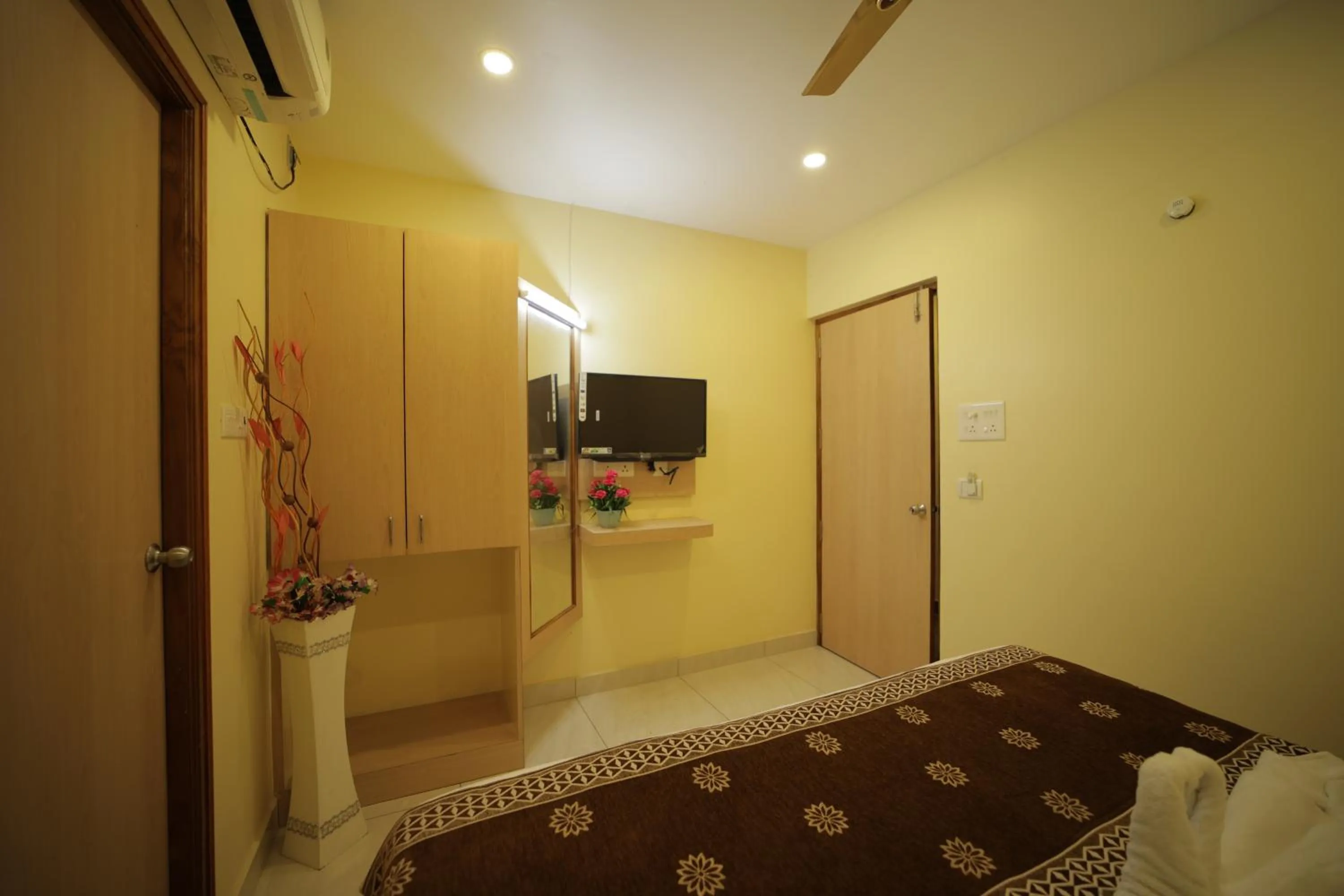 air conditioner, Bed in Nadanam Inn