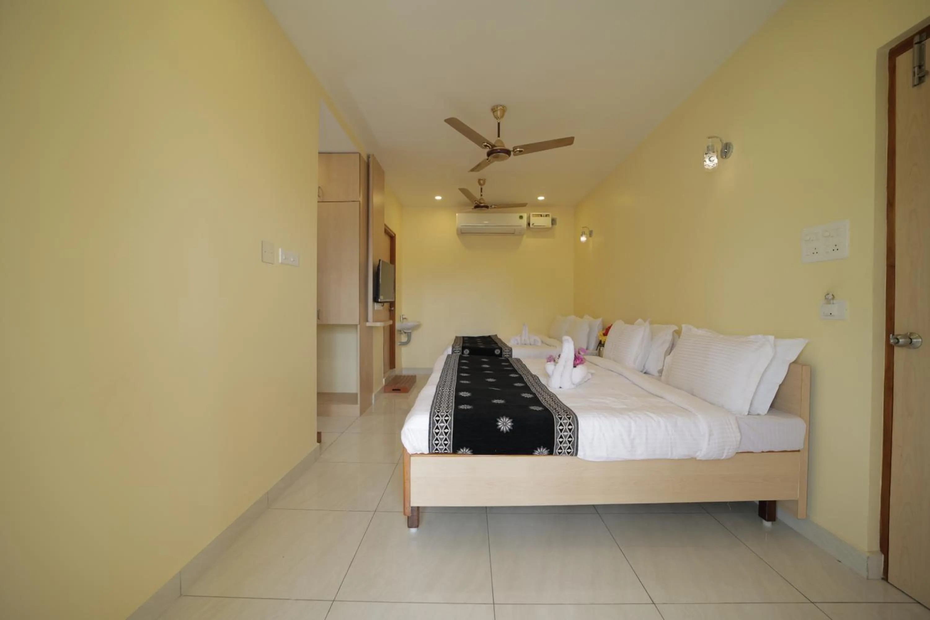 Photo of the whole room, Bed in Nadanam Inn