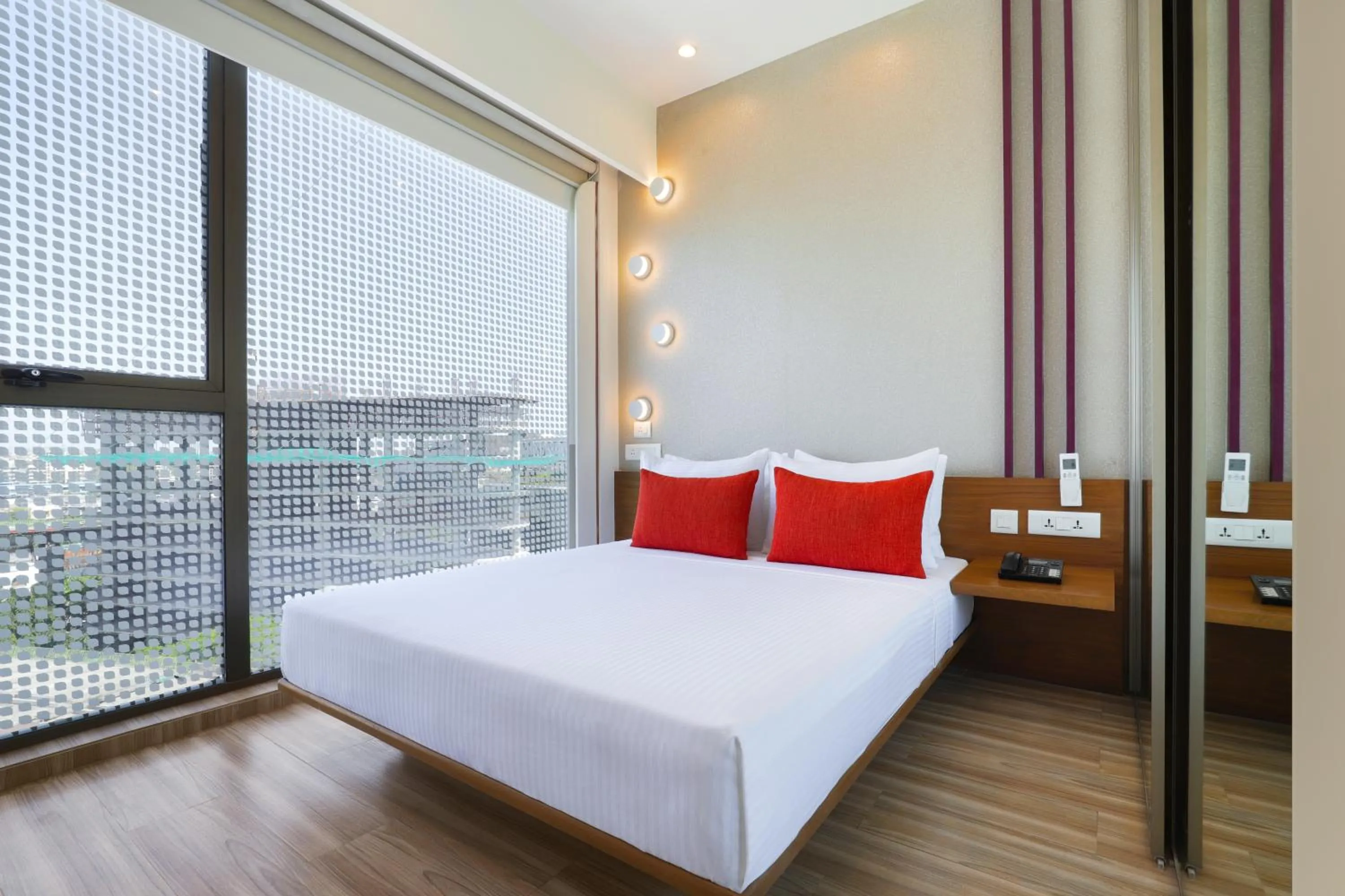 Bedroom, Bed in Lemon Tree Hotel, Kalina BKC, Mumbai