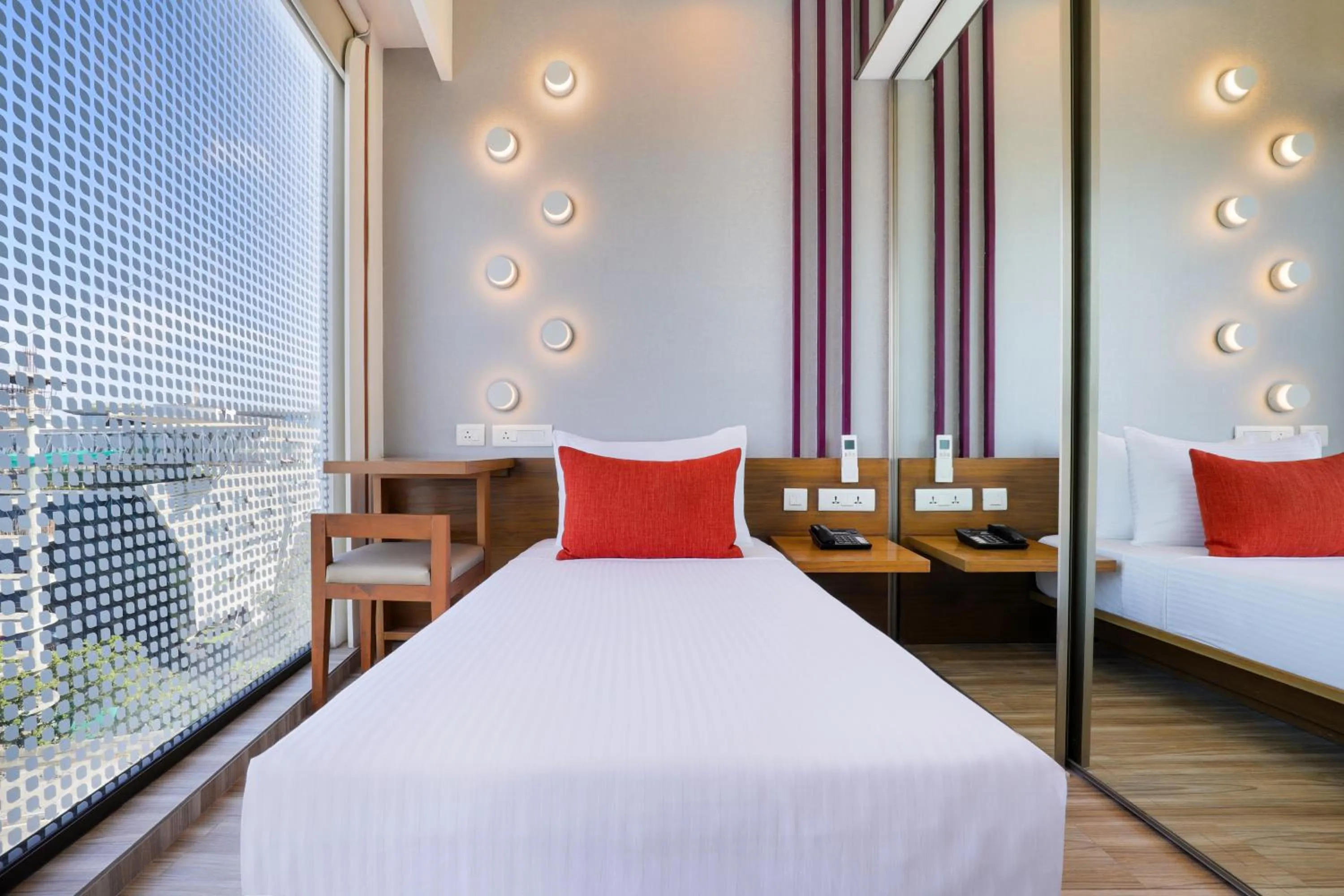 Bedroom, Bed in Lemon Tree Hotel, Kalina BKC, Mumbai