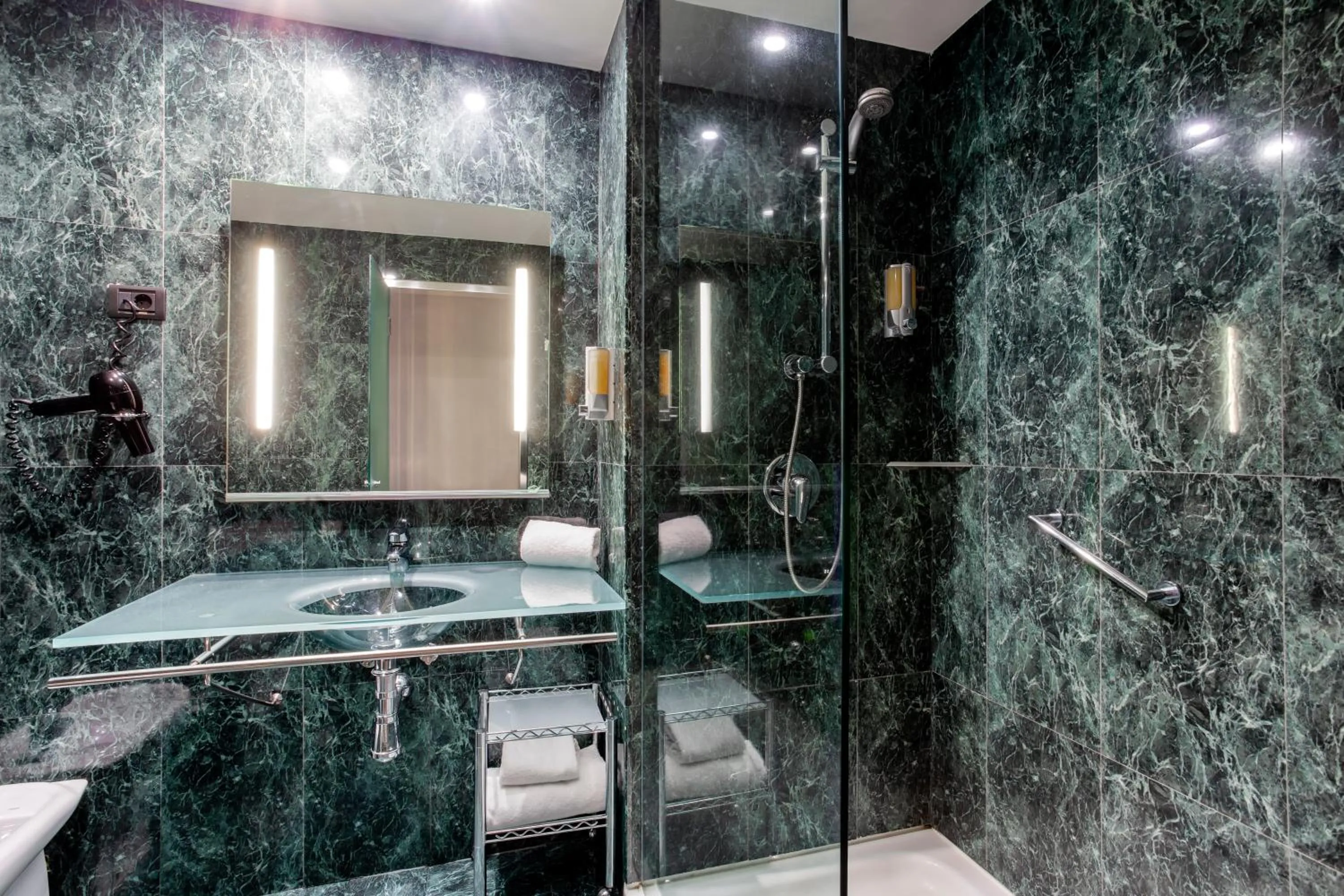 Bathroom in B&B HOTEL Madrid Getafe