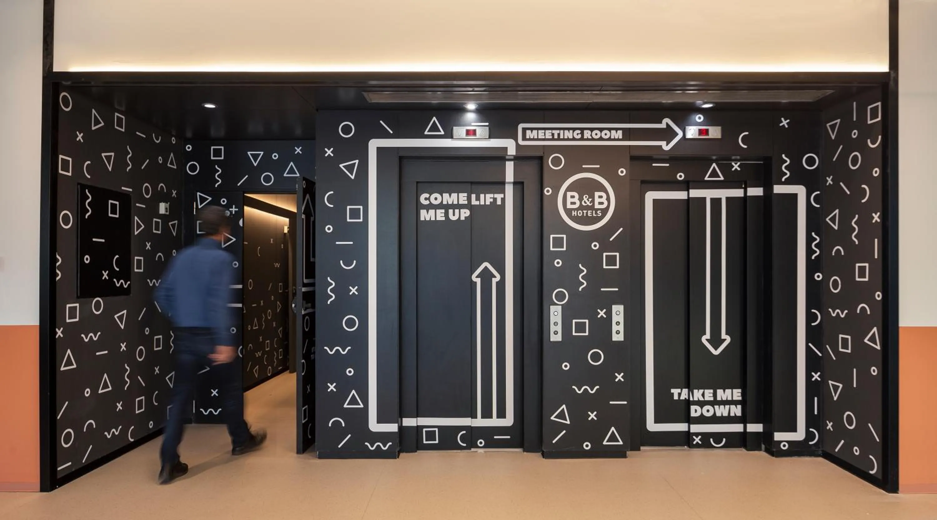 Lobby or reception in B&B HOTEL Madrid Getafe