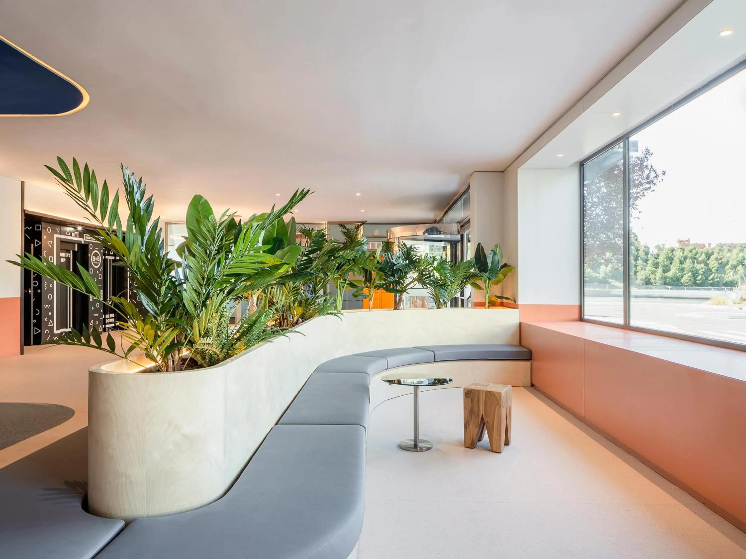 Seating area in B&B HOTEL Madrid Getafe