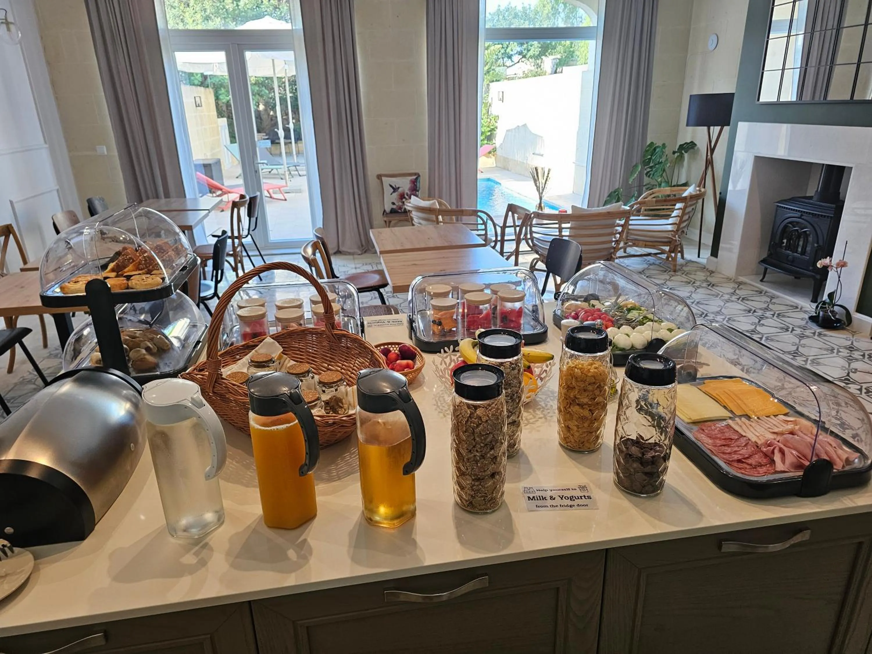 Breakfast in The Carob Tree