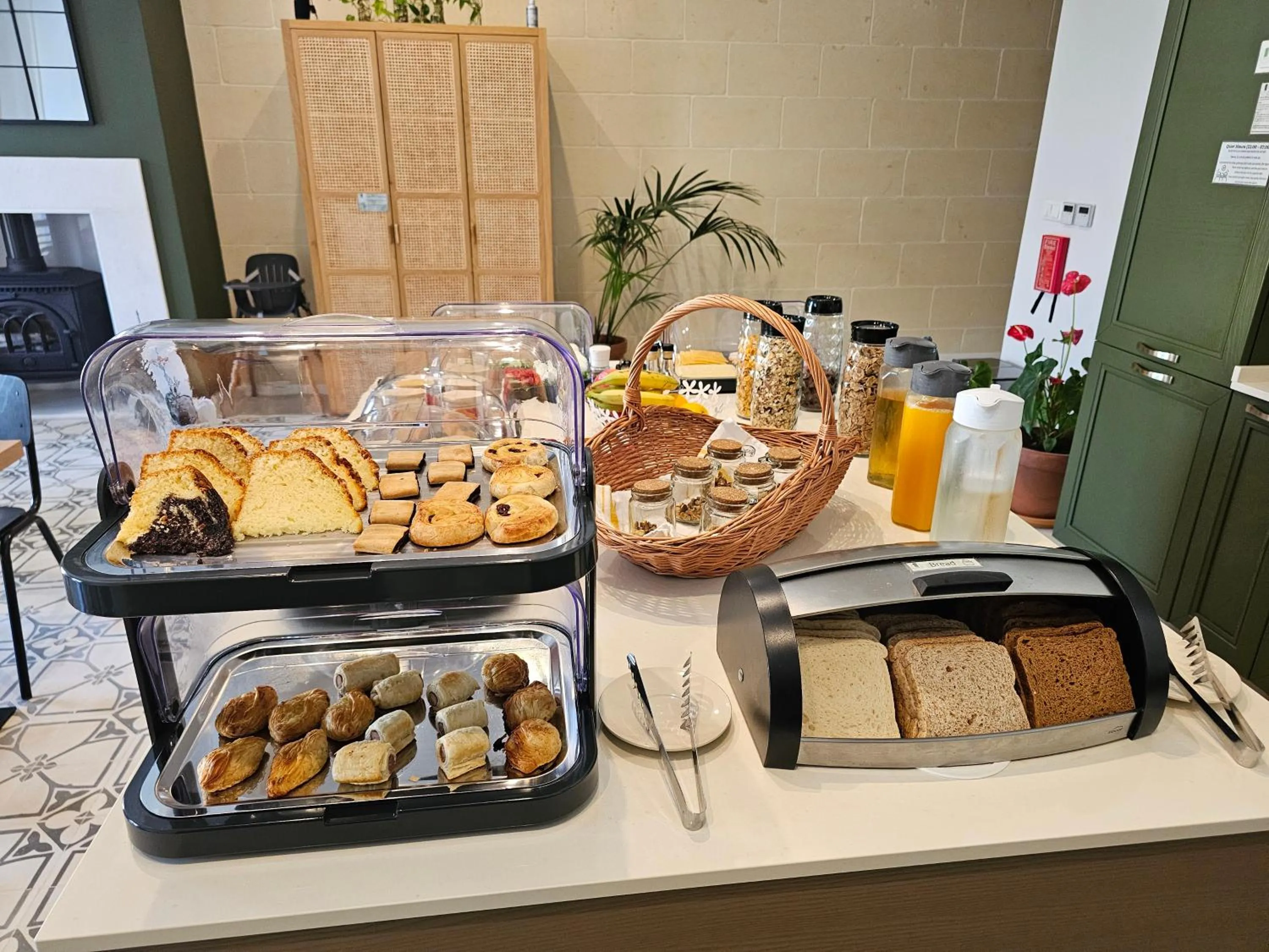 Breakfast in The Carob Tree