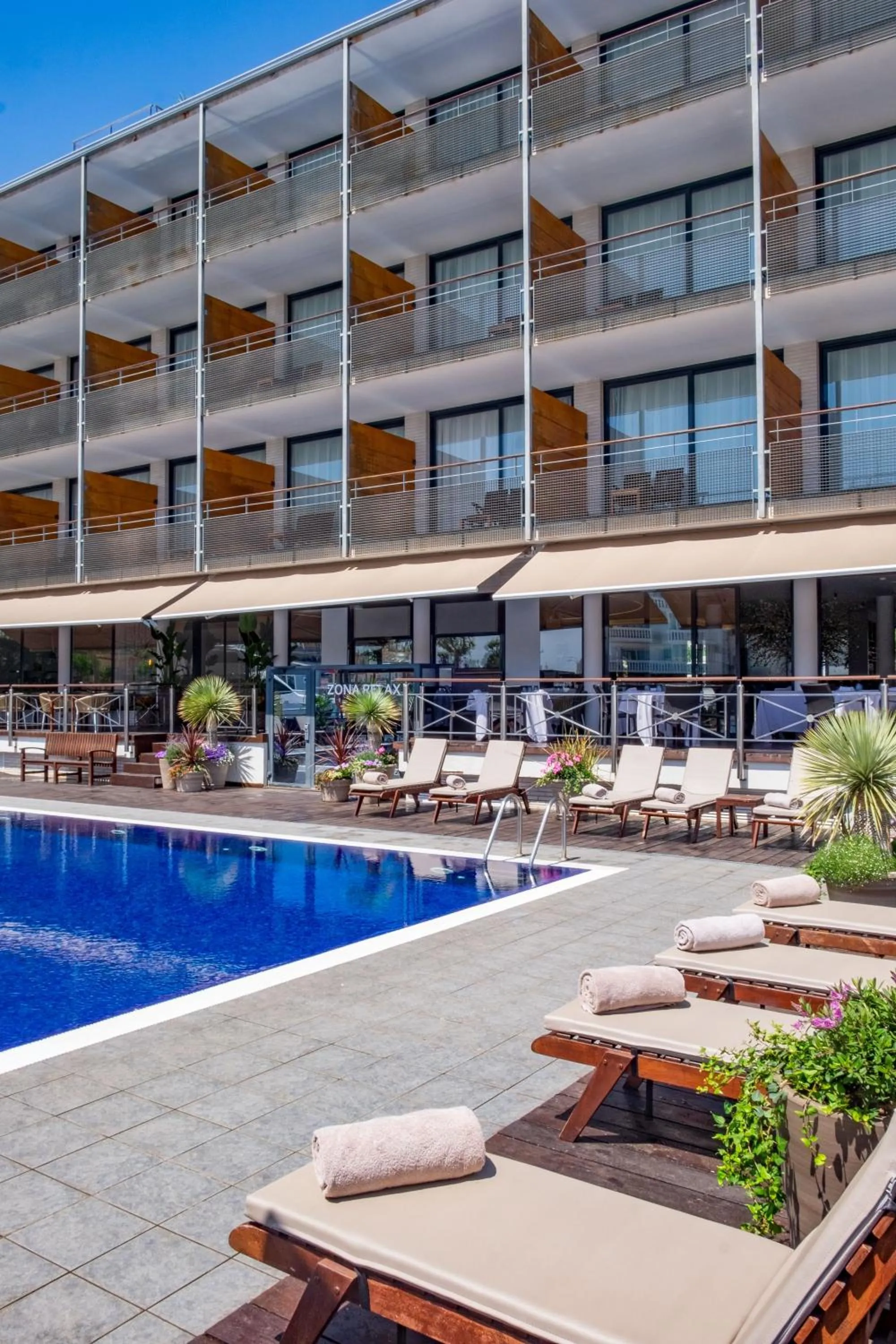 Swimming pool in Hotel Port Salins by Pierre & Vacances