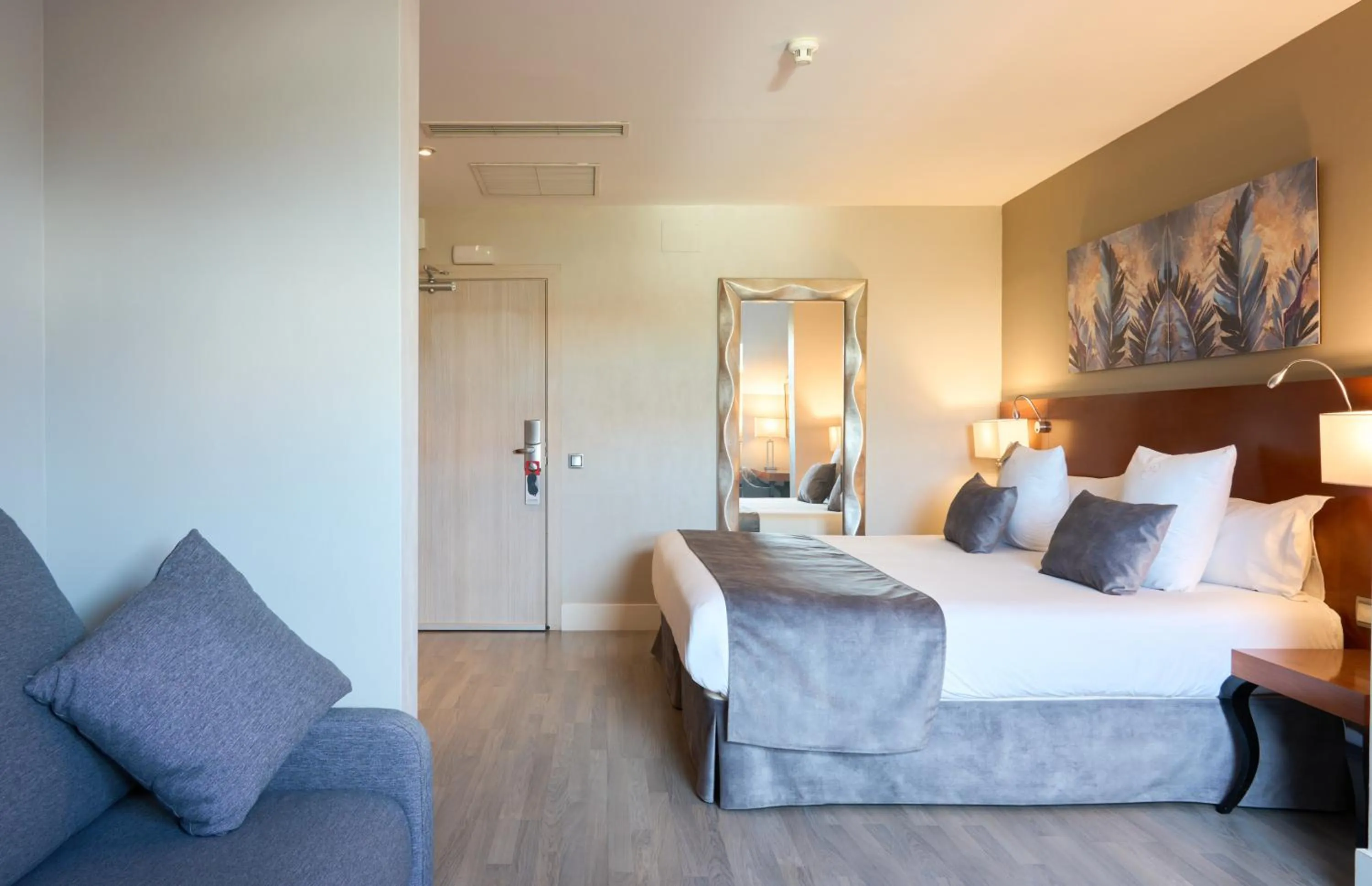 Photo of the whole room, Bed in Hotel Puerta de Toledo