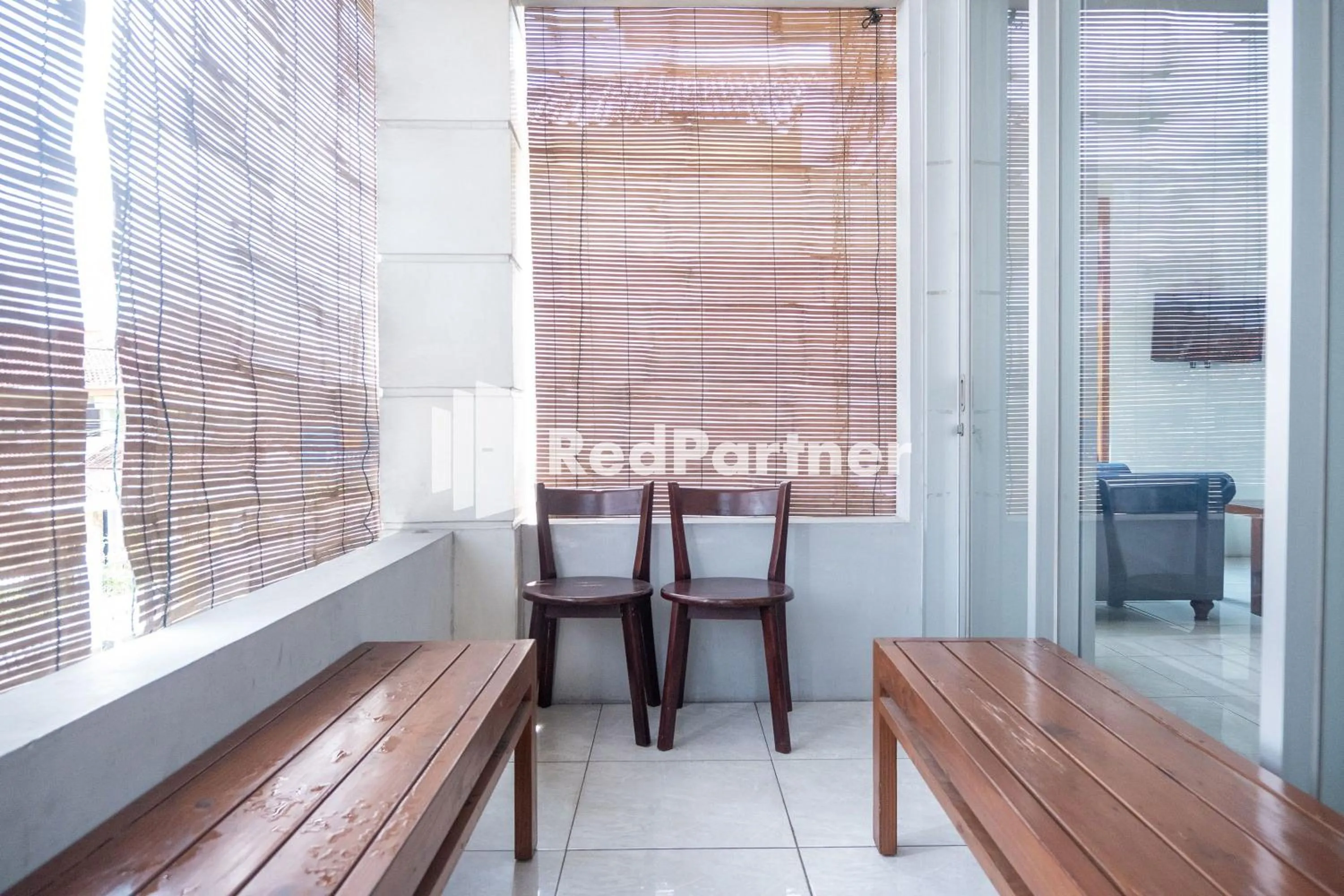 Seating area in Omah Capung near Malioboro Area Mitra RedDoorz