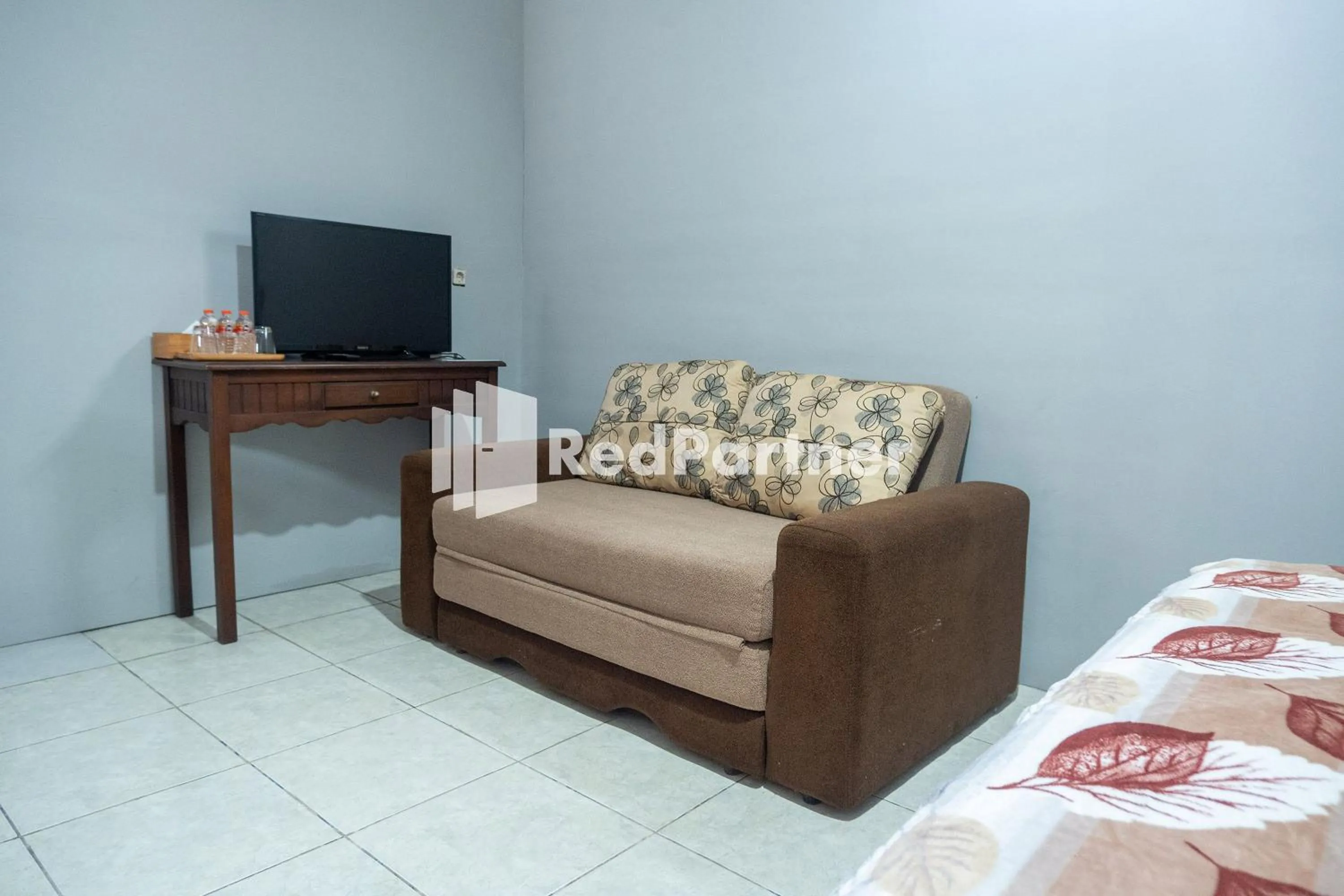 Photo of the whole room, Bed in Omah Capung near Malioboro Area Mitra RedDoorz