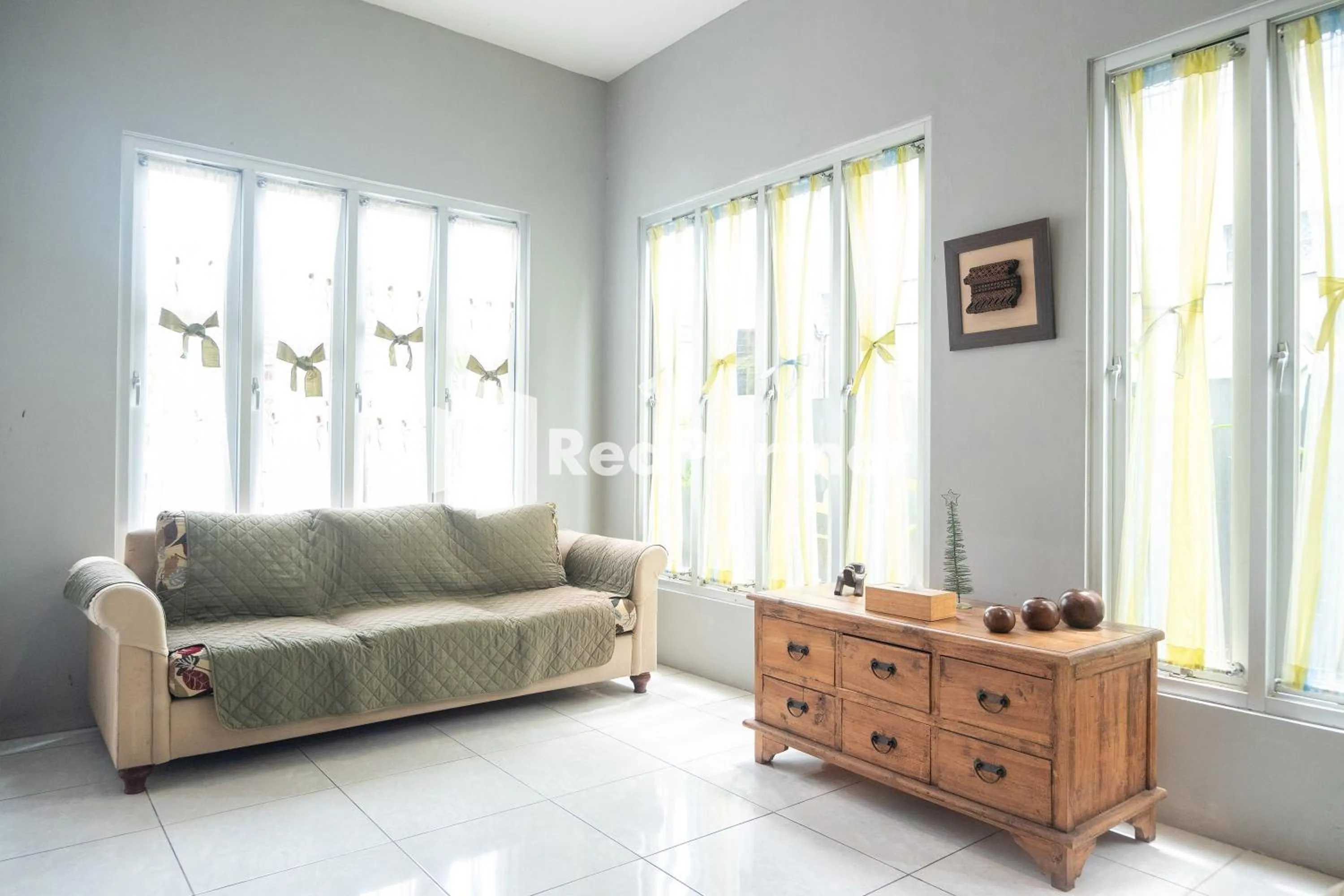 Living room in Omah Capung near Malioboro Area Mitra RedDoorz