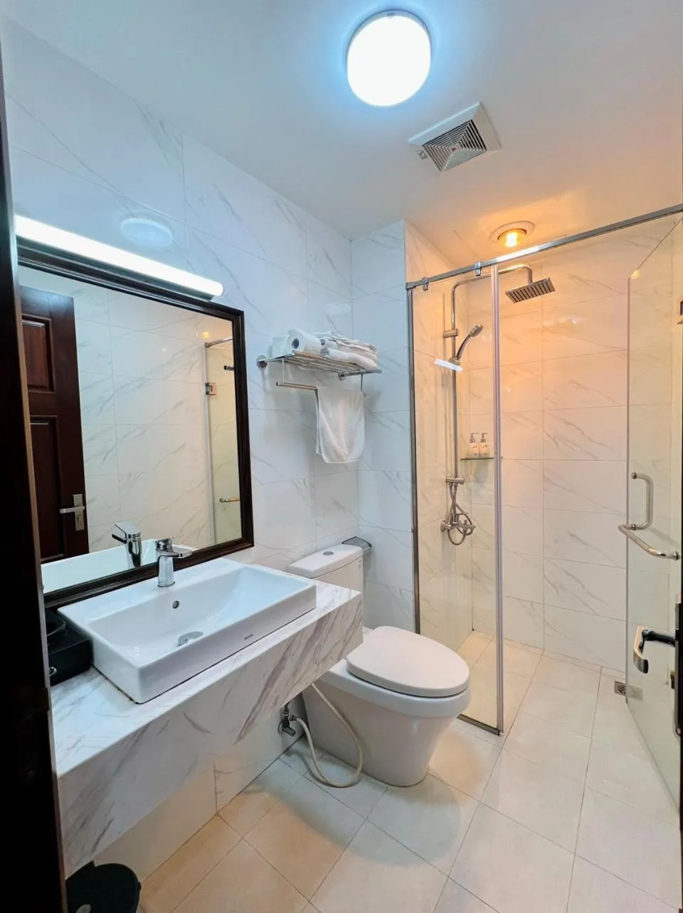 Shower in Hanvet Boutique Hotel