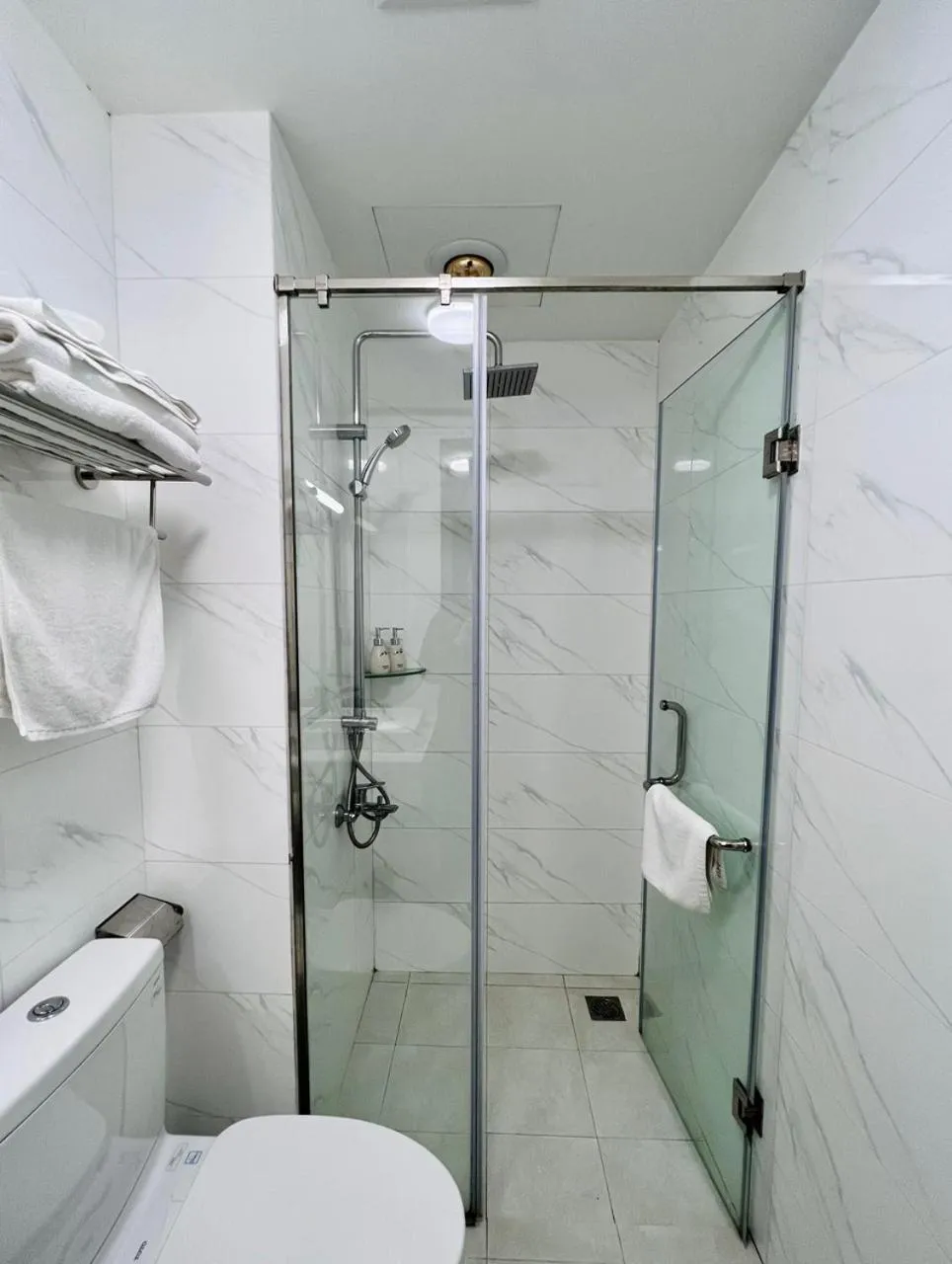 Toilet in Hanvet Boutique Hotel