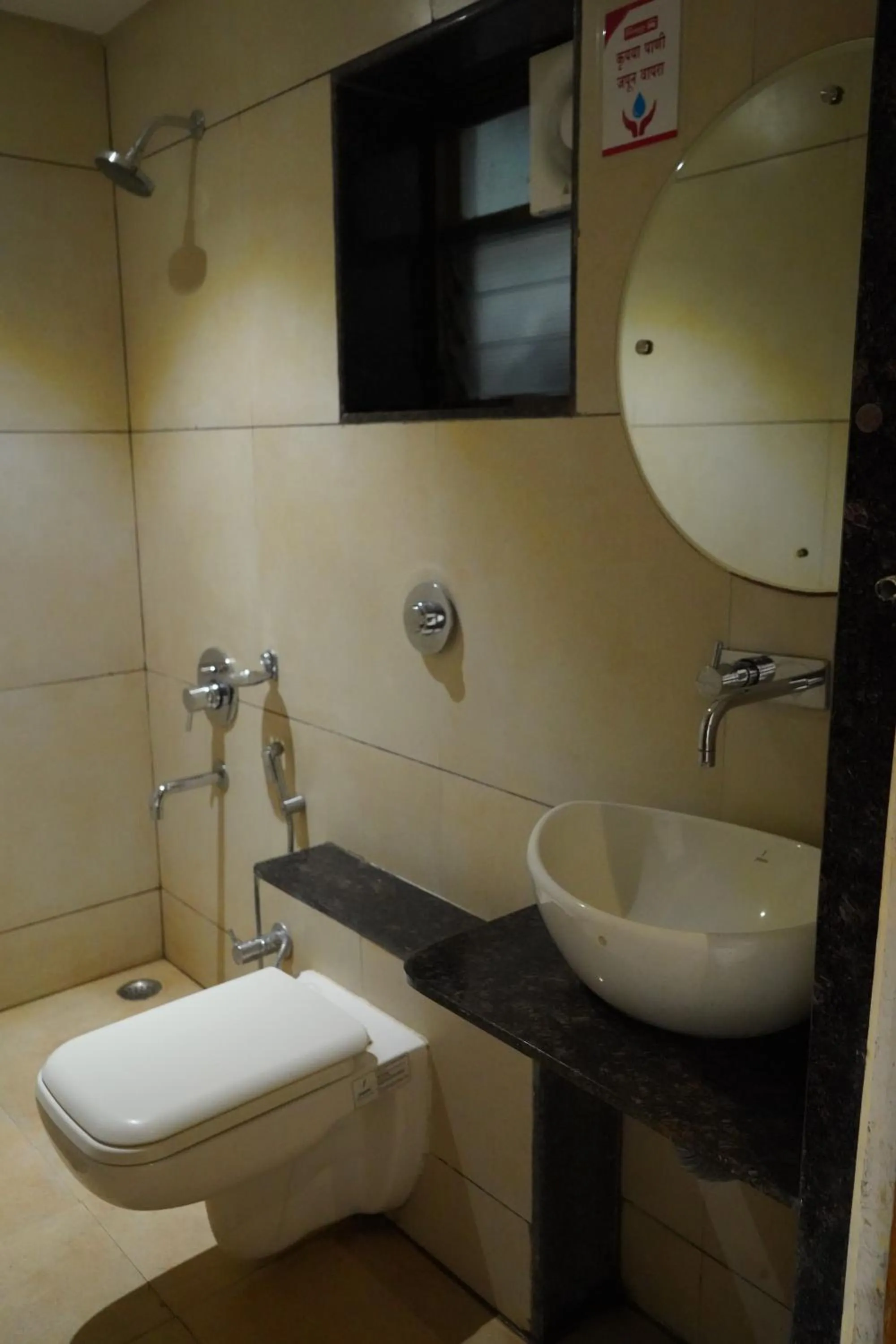 Shower in Hotel Sudarshan Palace