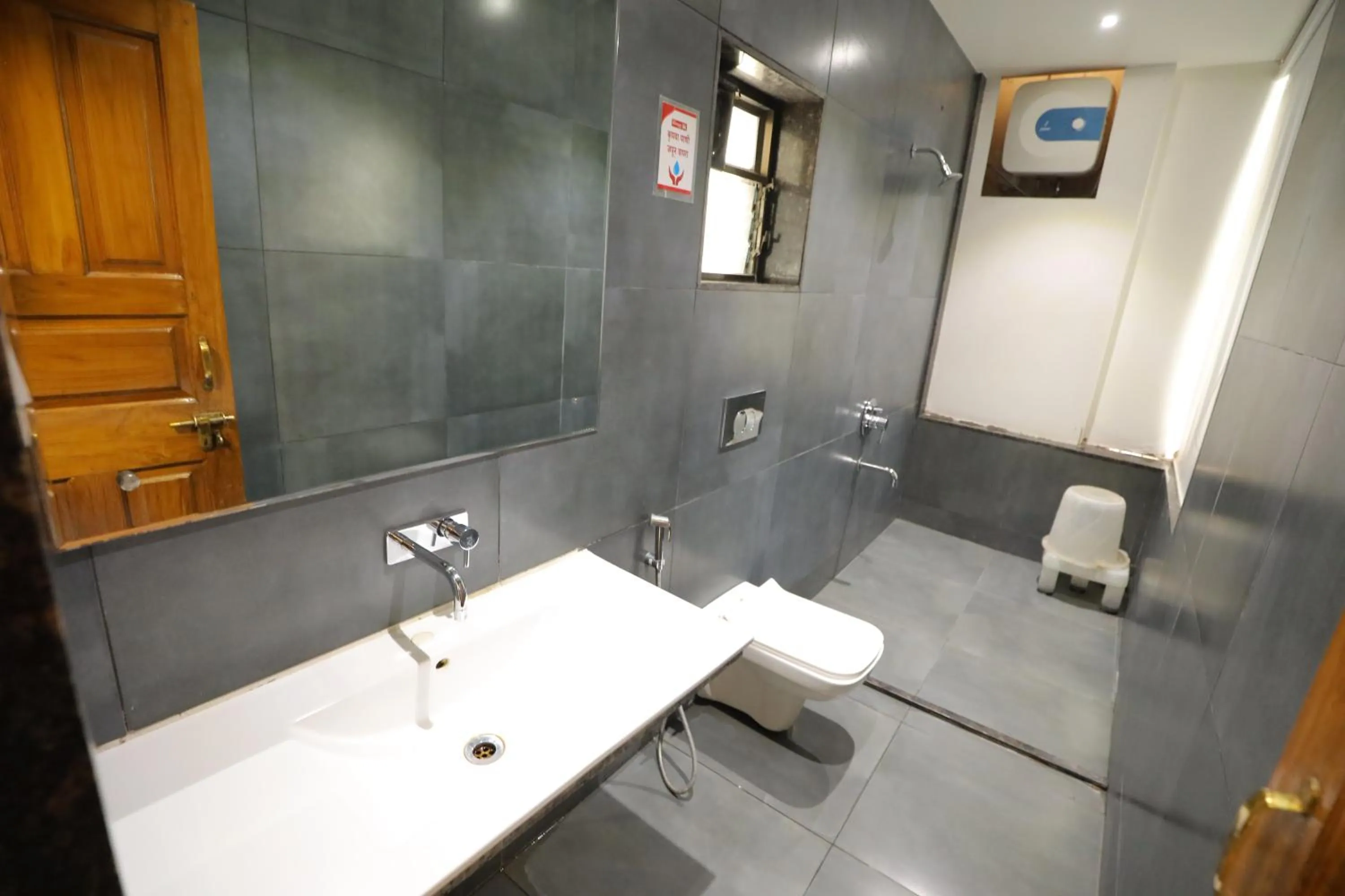 Shower in Hotel Sudarshan Palace