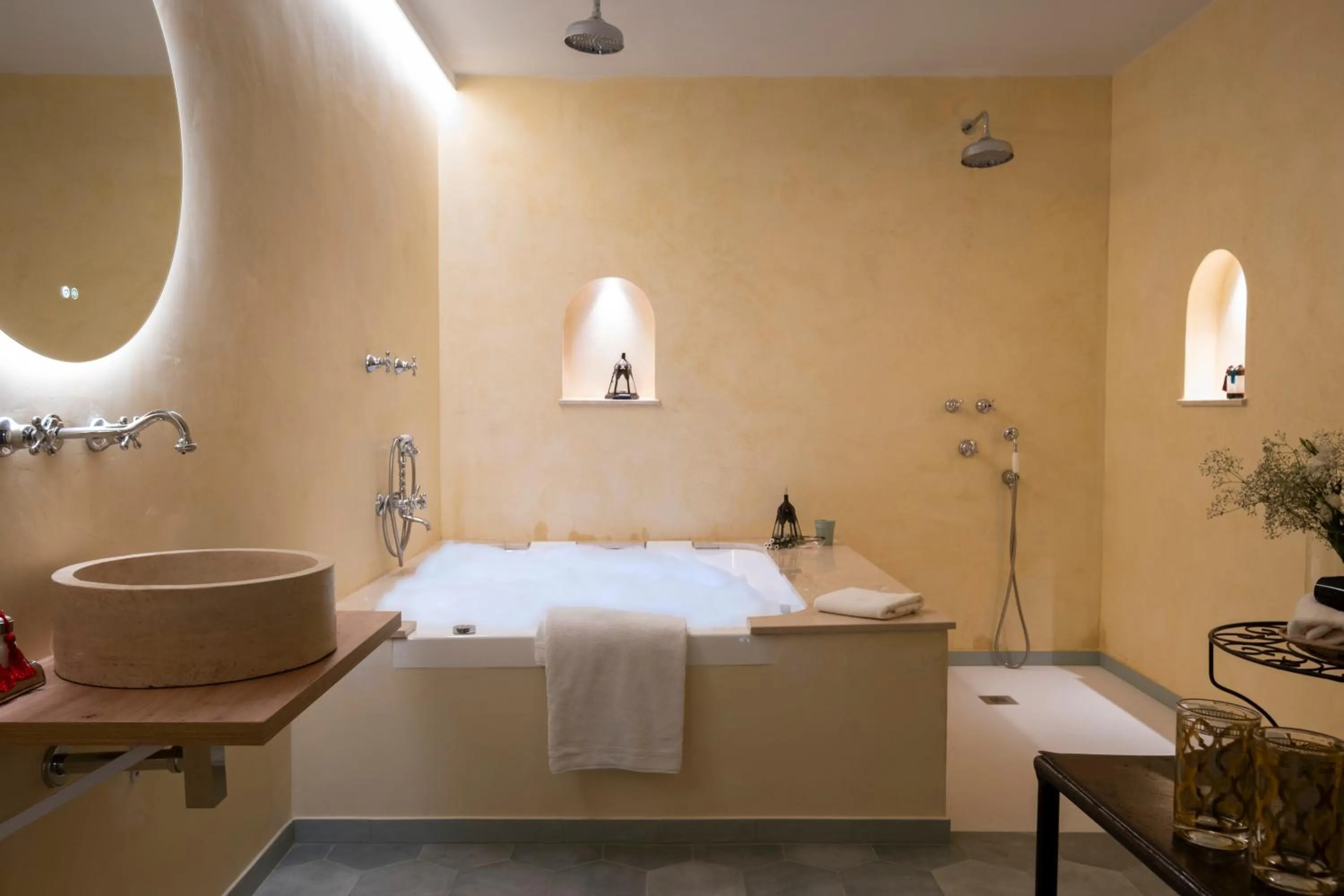 Hot Tub in Alcoba del Rey de Sevilla