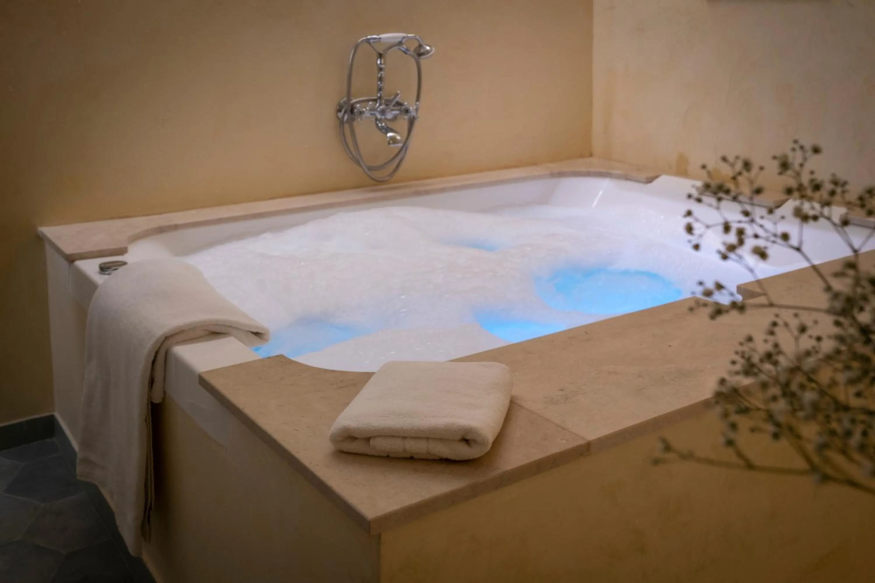 Hot Tub in Alcoba del Rey de Sevilla