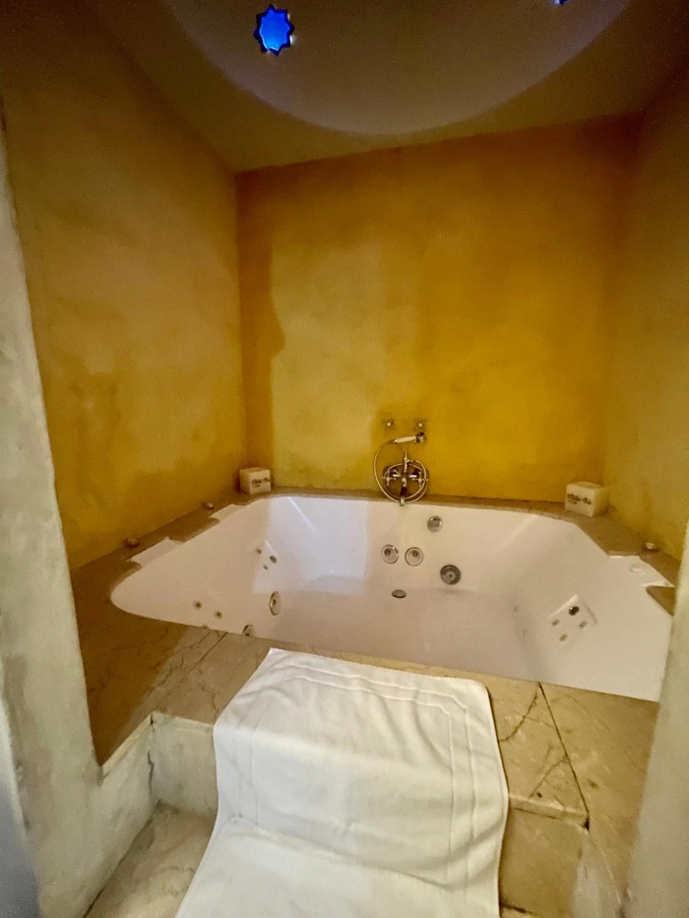 Hot Tub in Alcoba del Rey de Sevilla