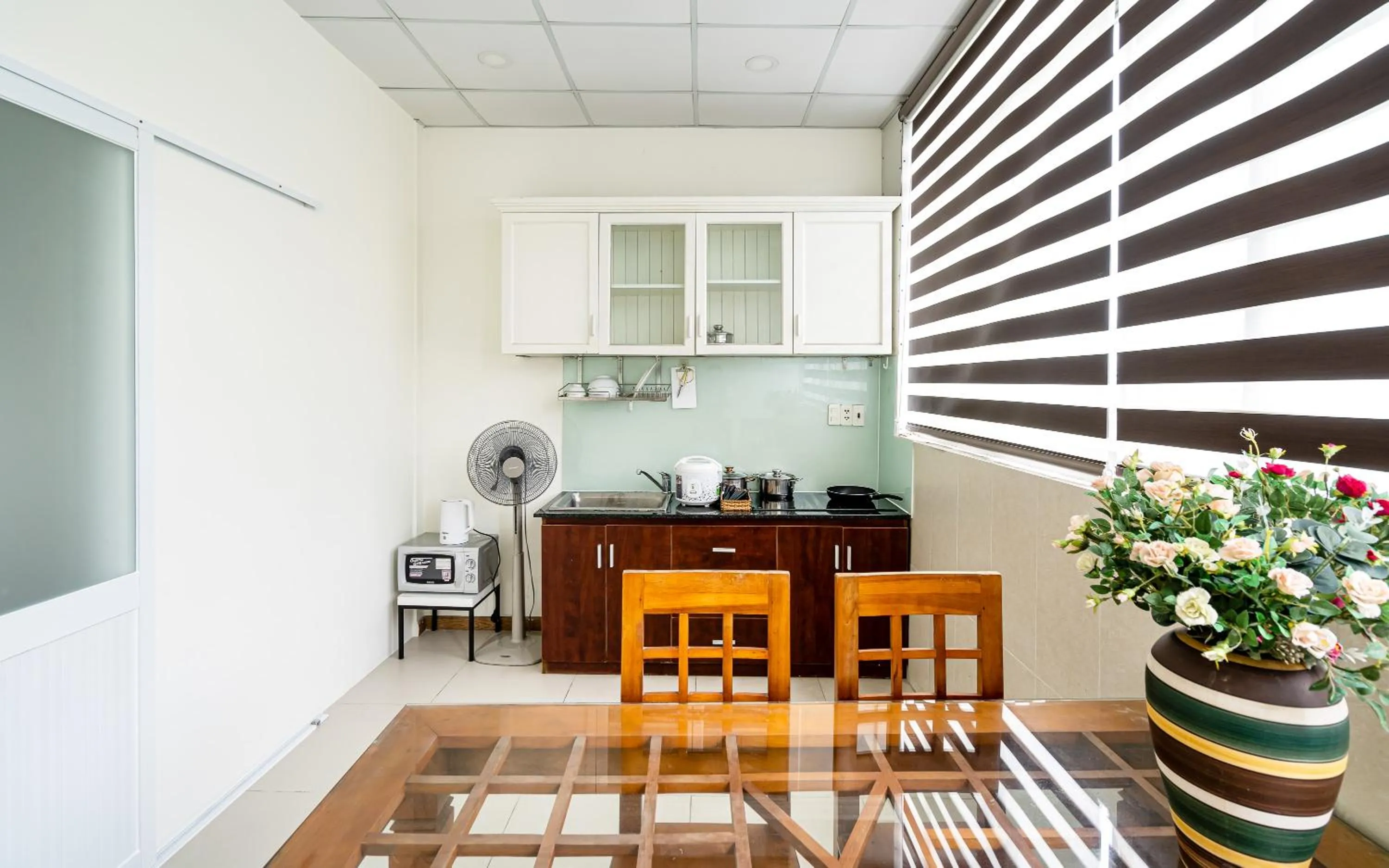 Kitchen or kitchenette in WE HOME Japan Town