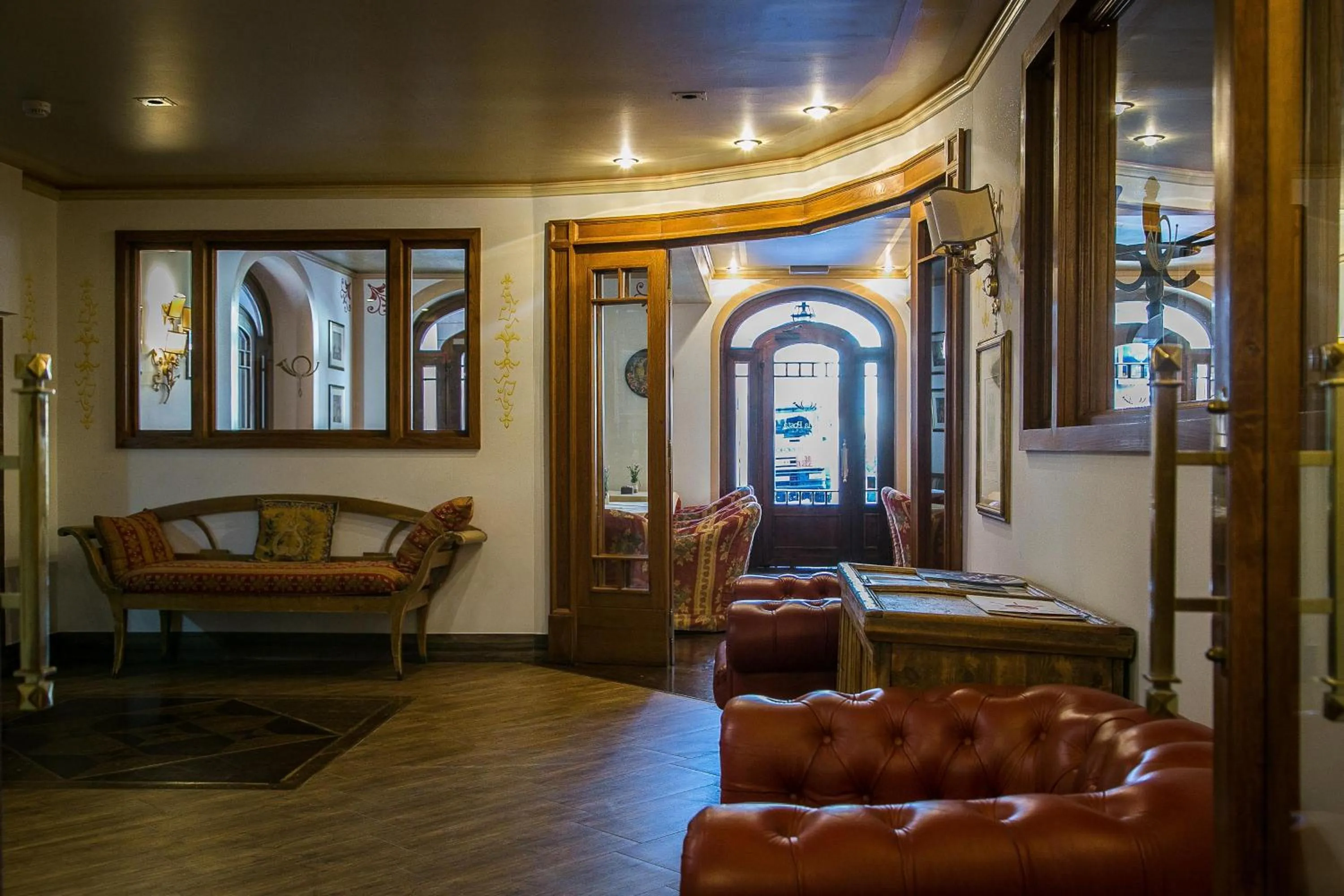 Communal lounge/ TV room in Hotel Posta R.T.A.