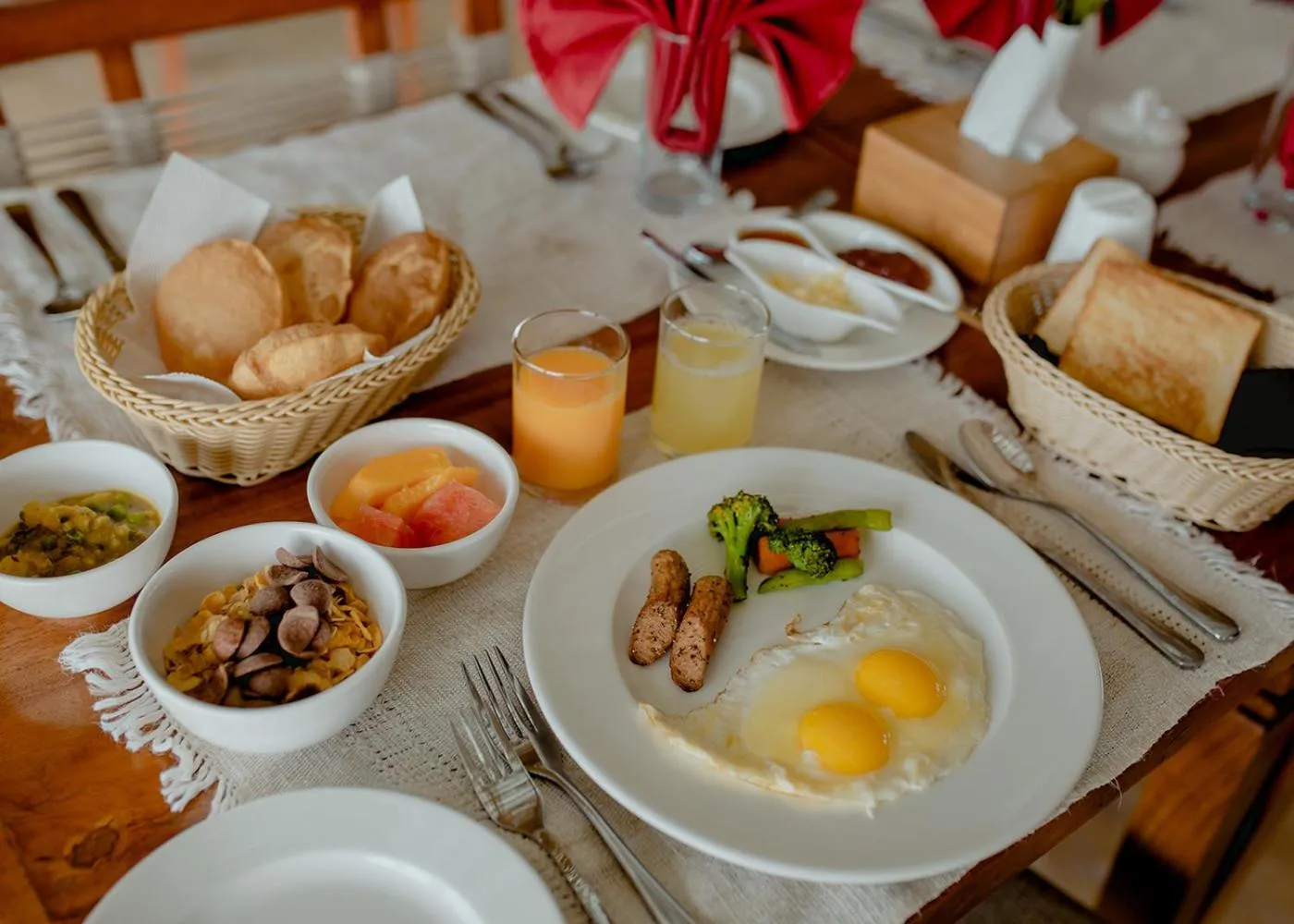 Breakfast in Sanctuary Chitwan National Park